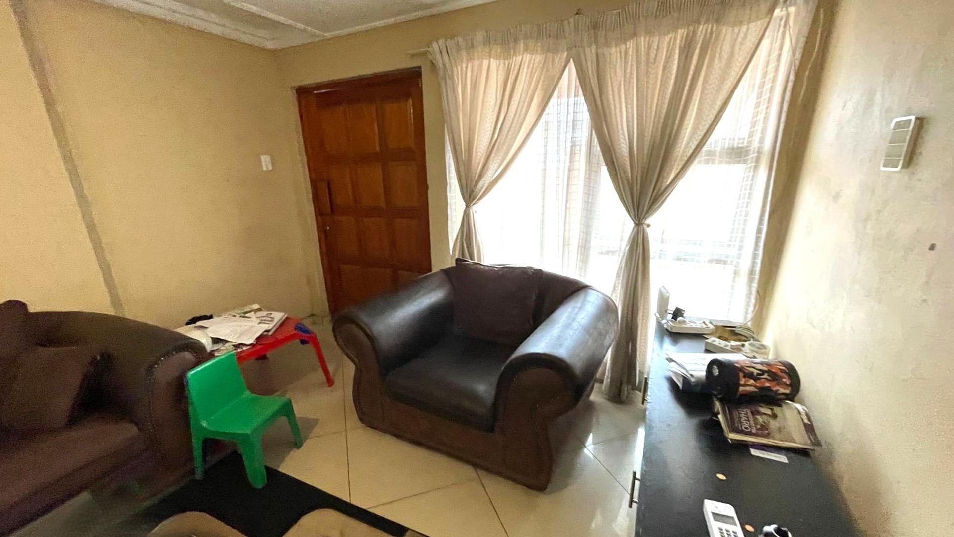 Lounges of property in Emalahleni (Witbank) 