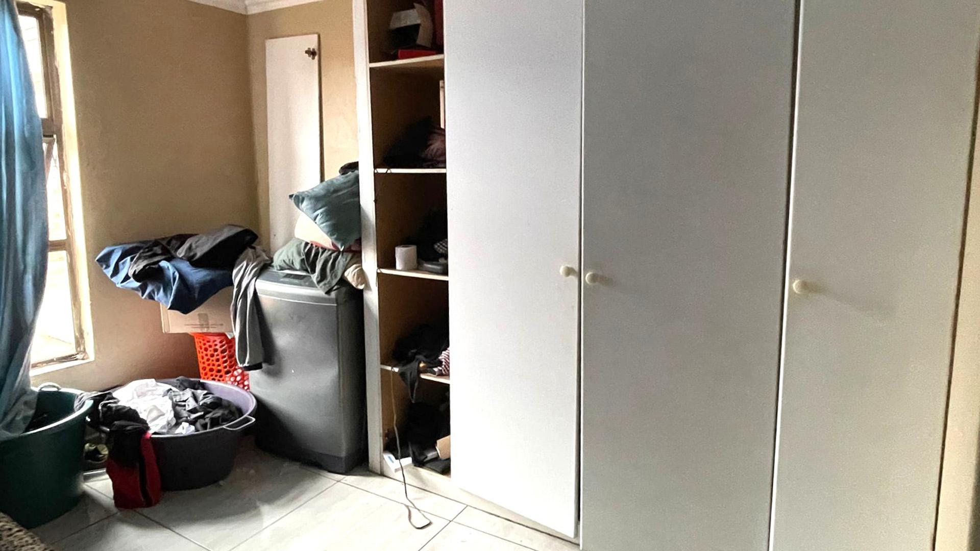 Bed Room 1 of property in Emalahleni (Witbank) 