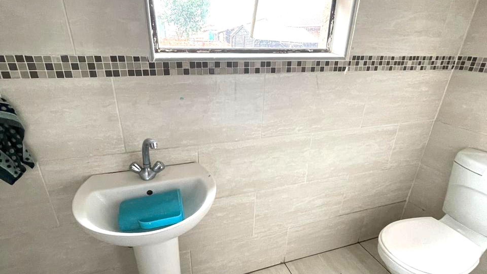 Main Bathroom of property in Emalahleni (Witbank) 