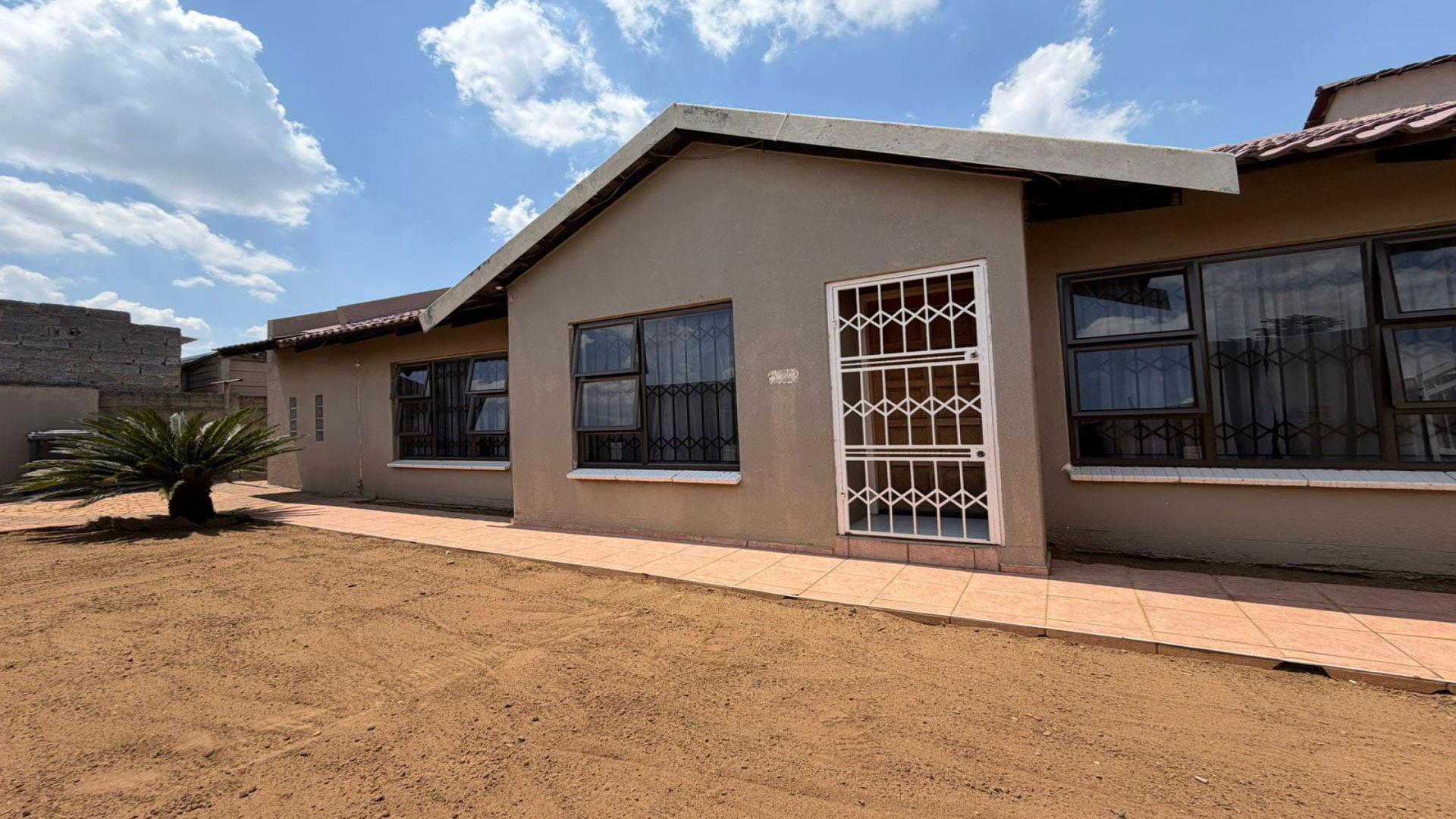 Front View of property in Duduza