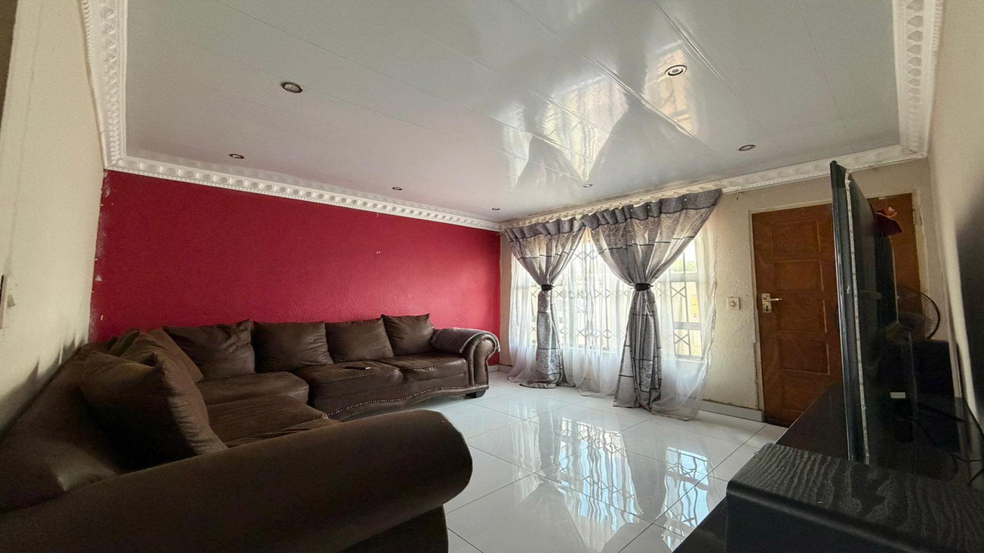 Lounges of property in Duduza