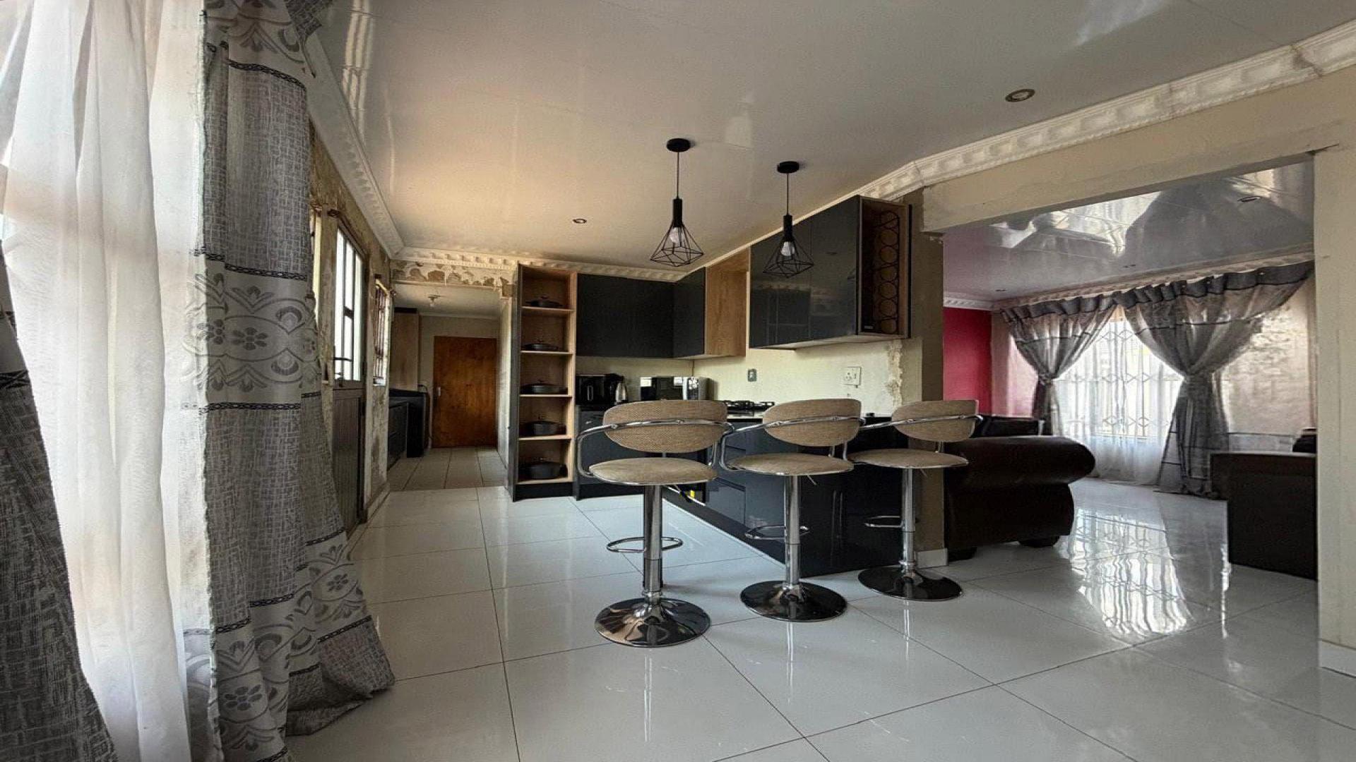 Kitchen of property in Duduza