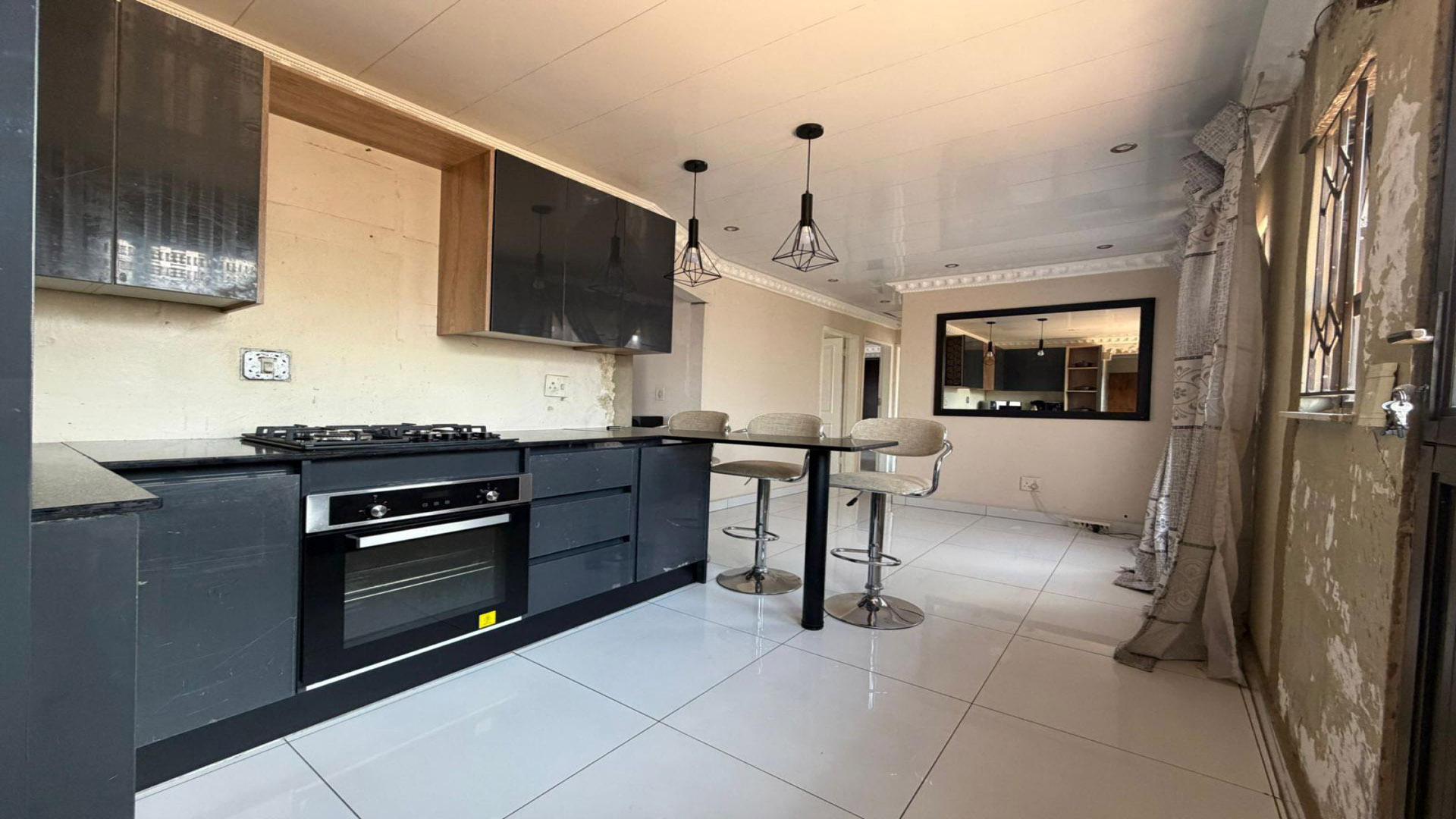 Kitchen of property in Duduza