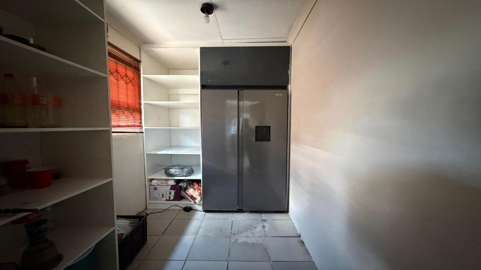 Kitchen of property in Duduza