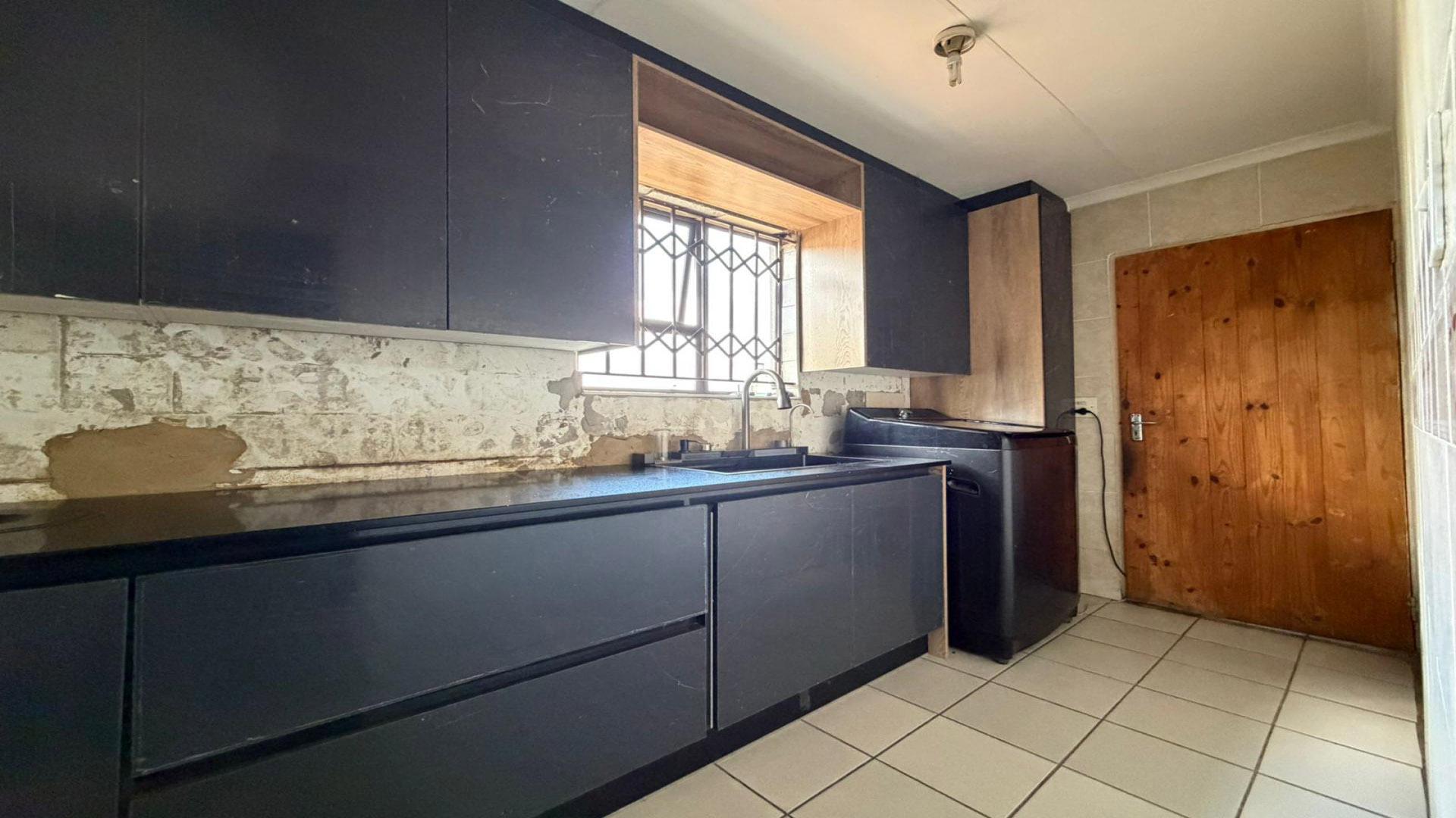 Kitchen of property in Duduza