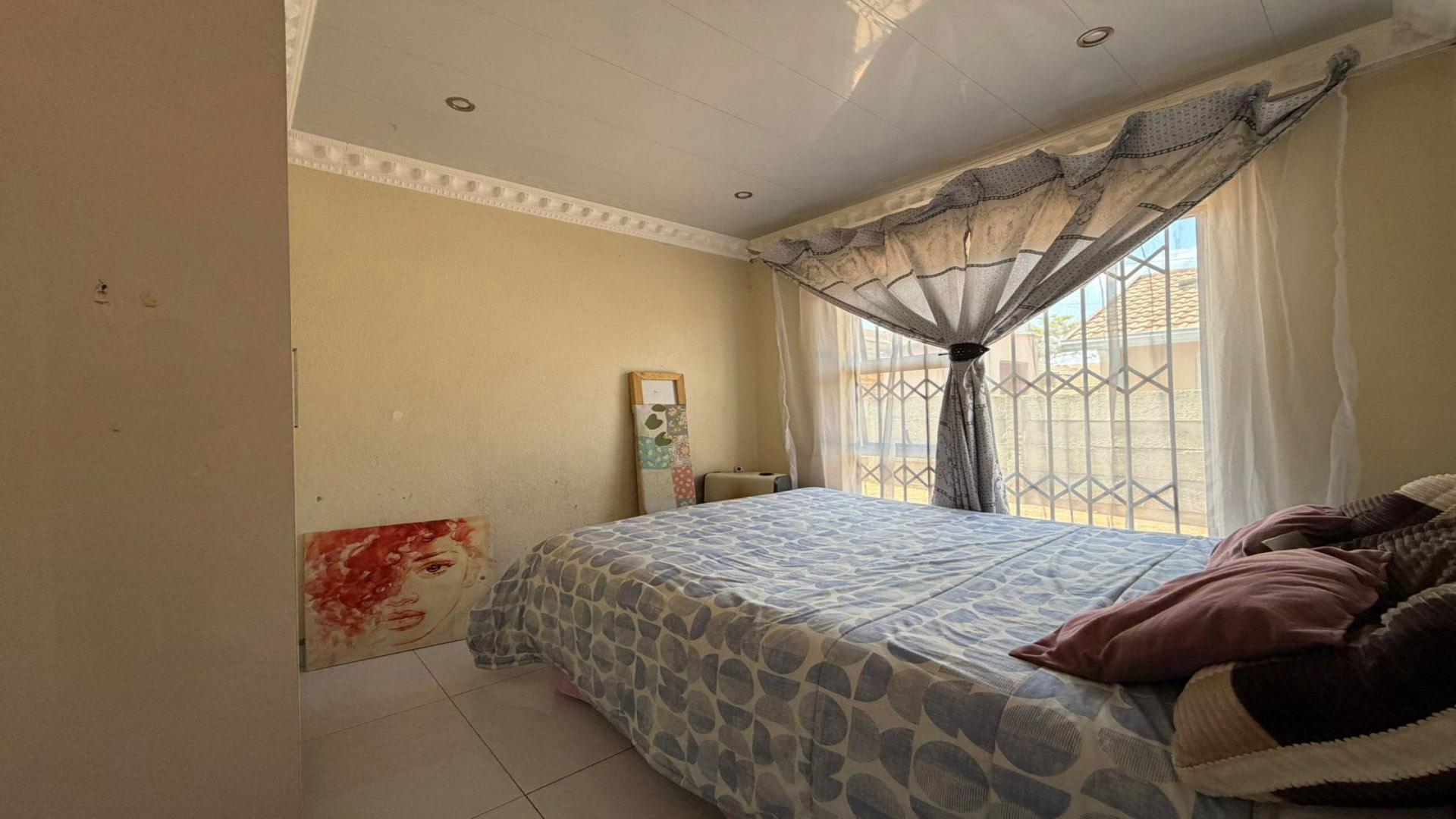 Bed Room 2 of property in Duduza