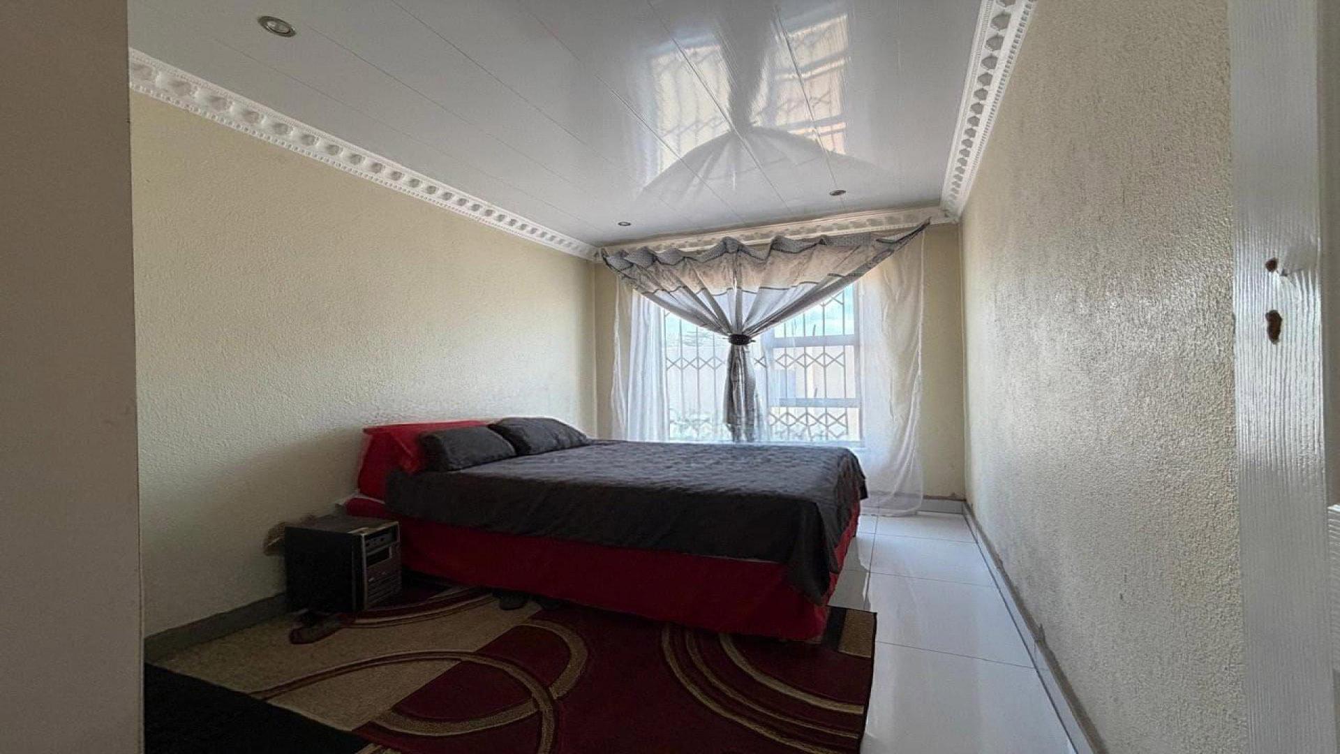 Bed Room 3 of property in Duduza