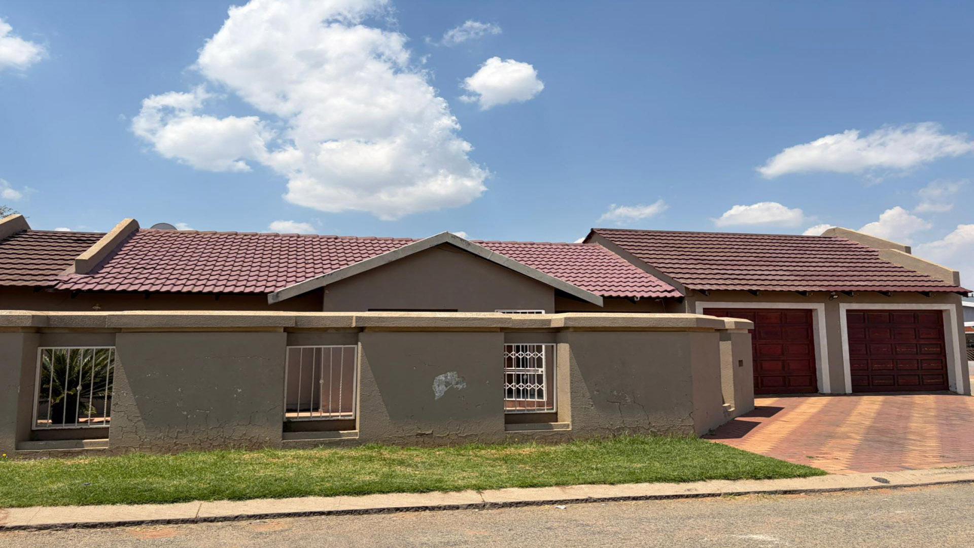 Front View of property in Duduza