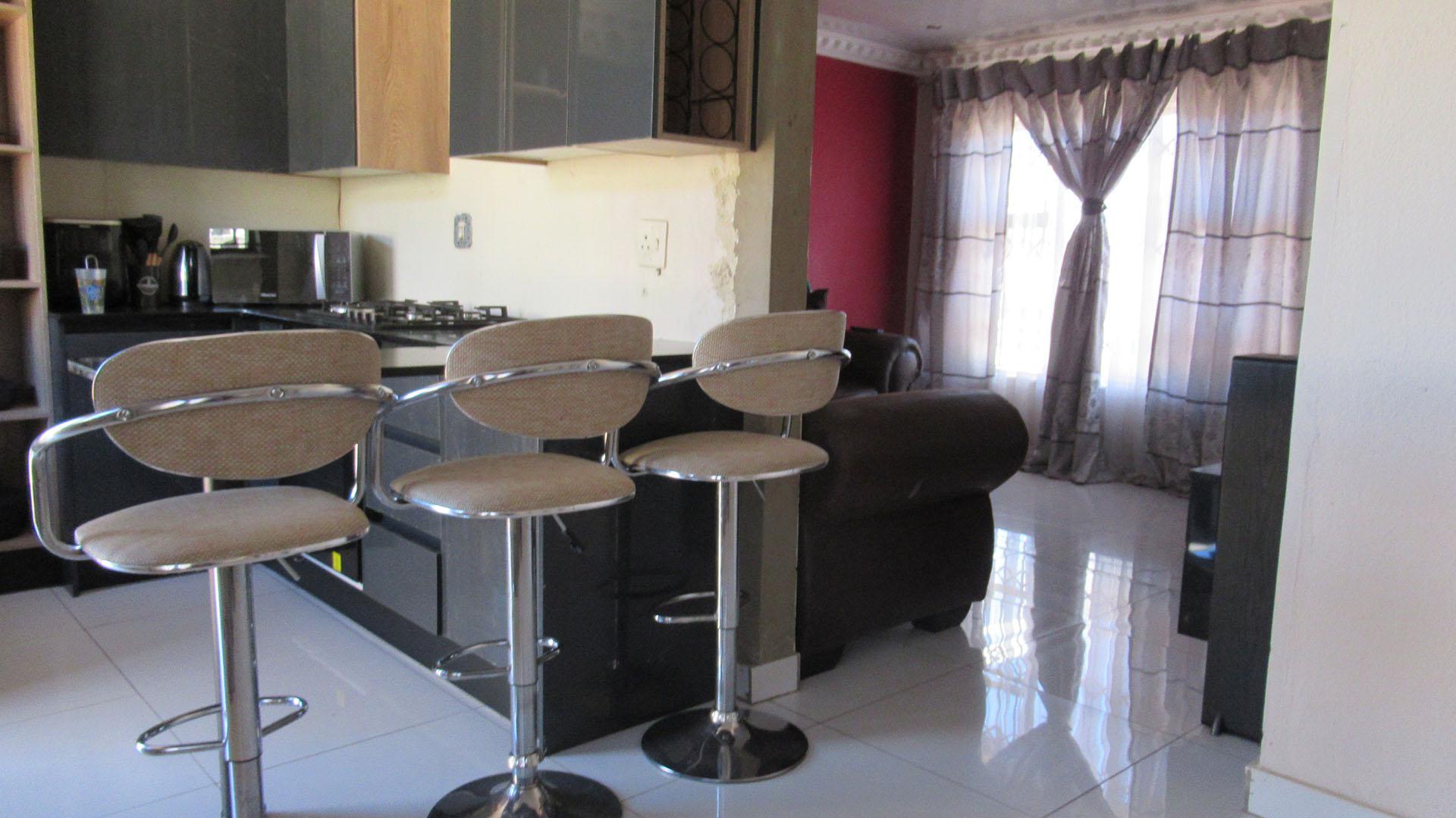 Dining Room - 7 square meters of property in Duduza