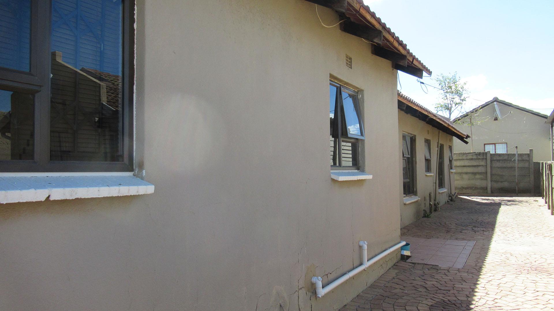 Front View of property in Duduza