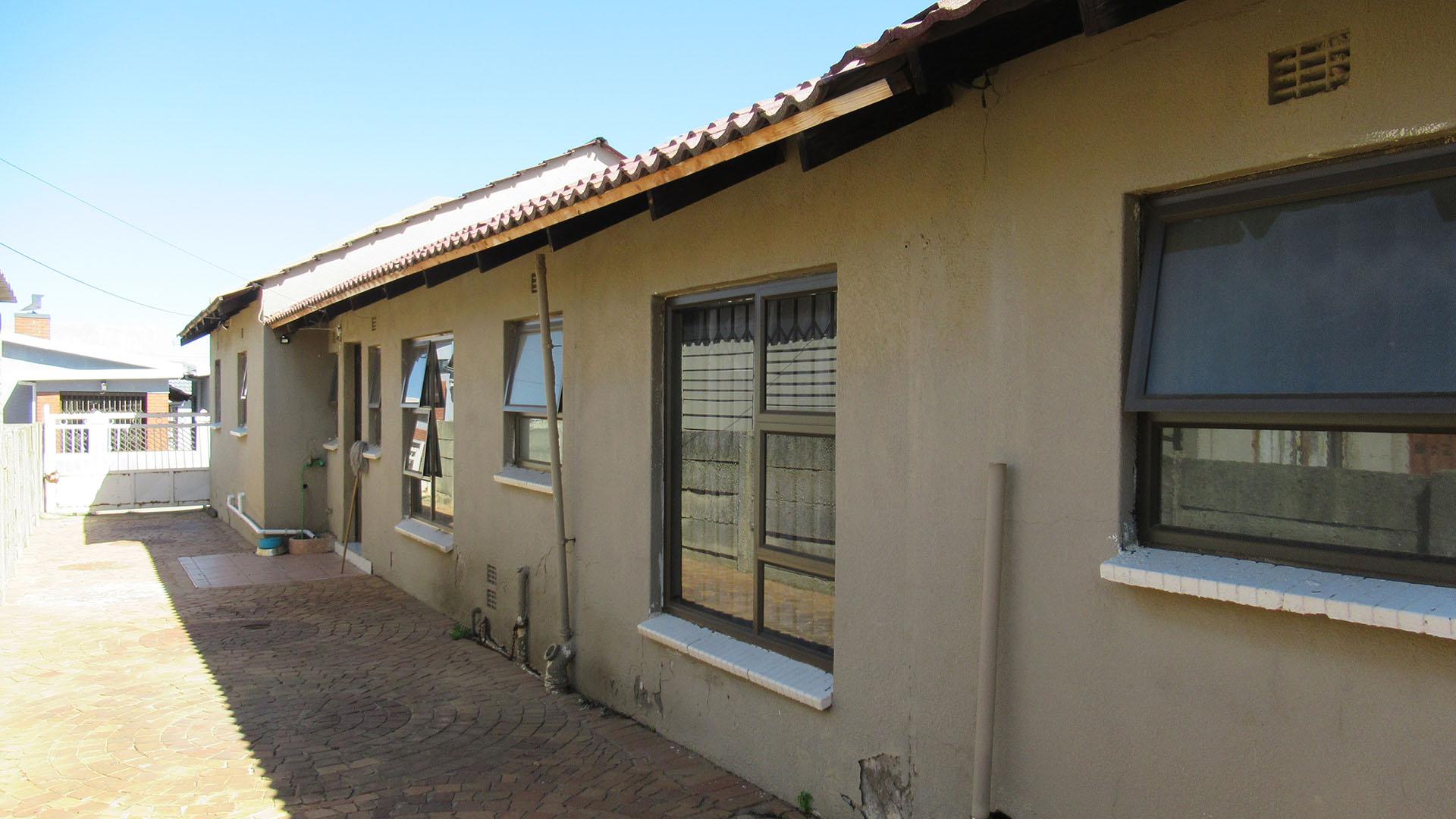 Front View of property in Duduza