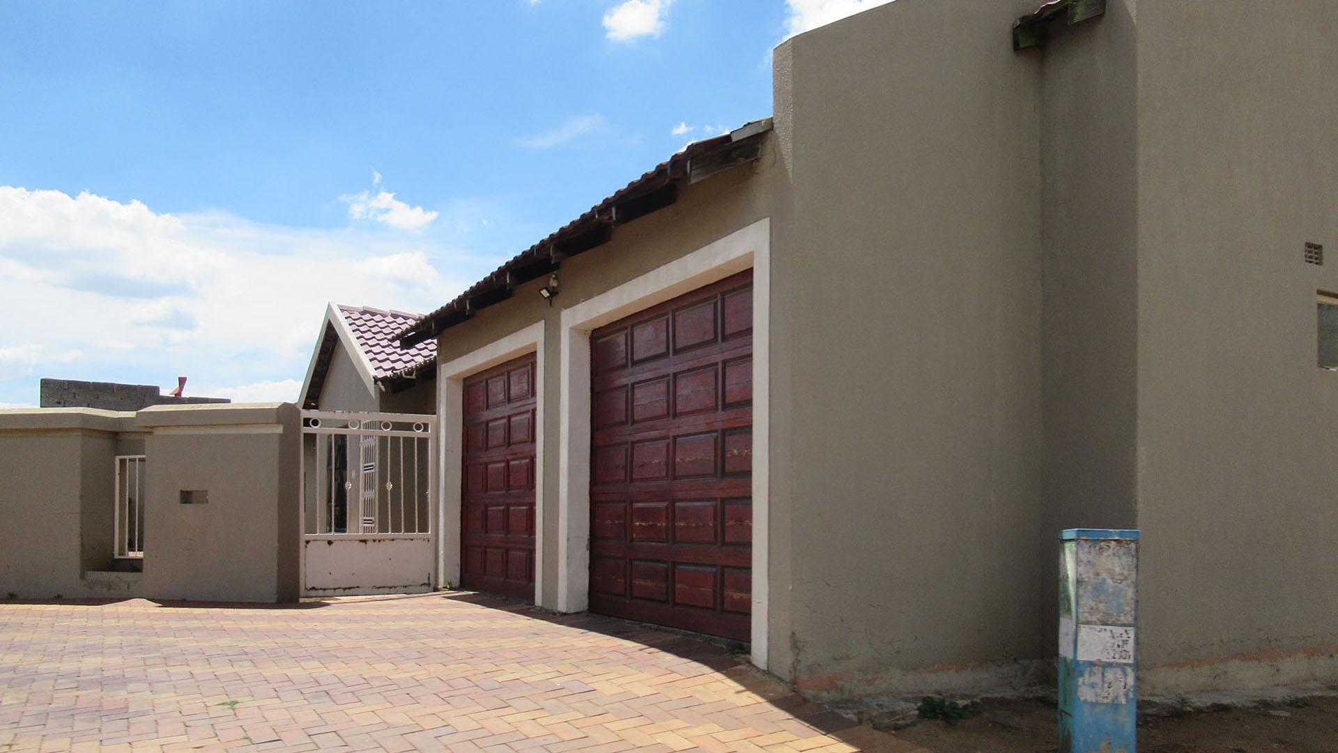 Front View of property in Duduza