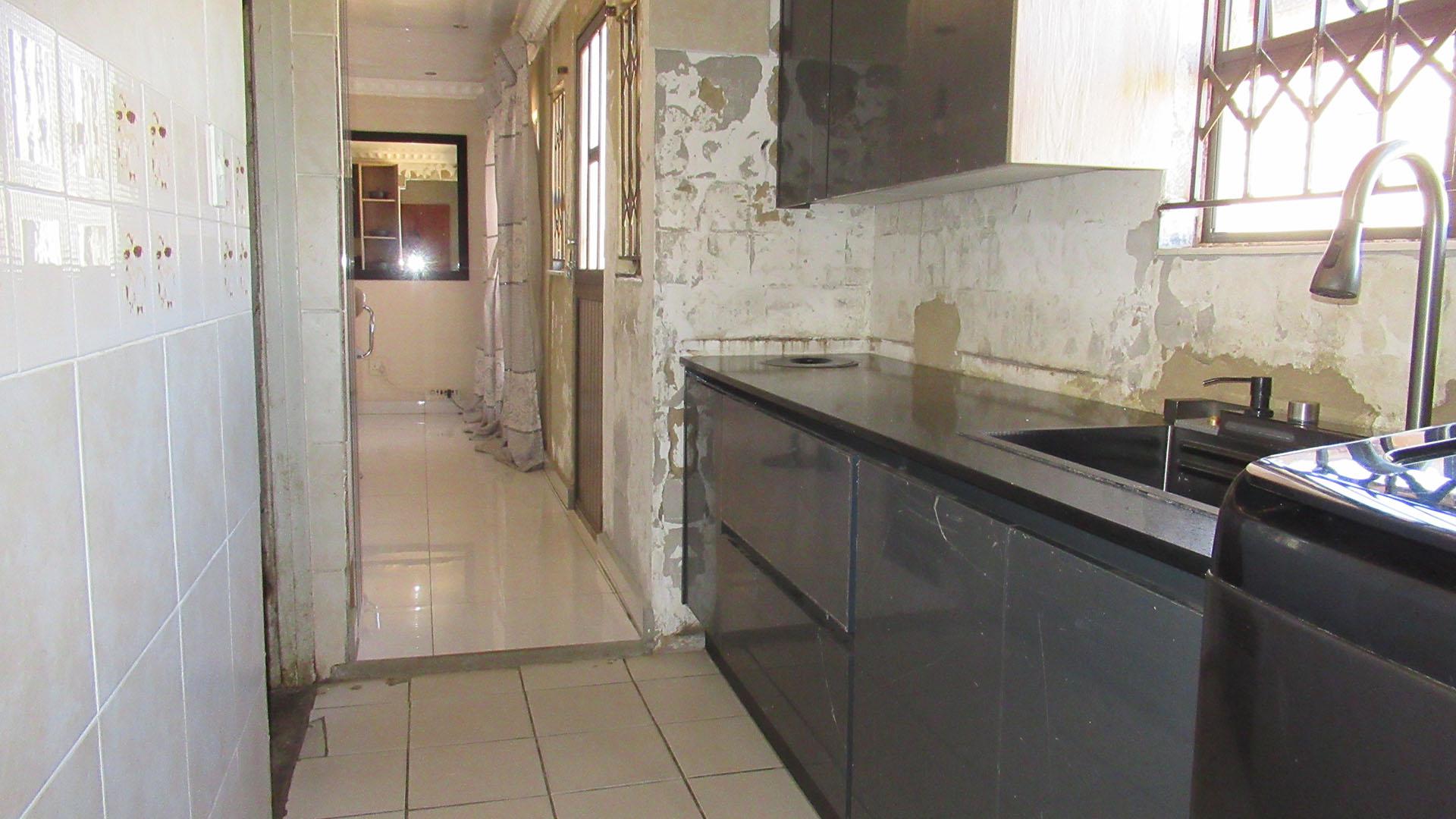 Kitchen - 15 square meters of property in Duduza