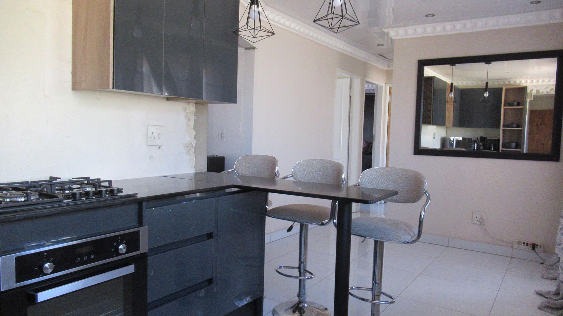 Kitchen - 15 square meters of property in Duduza