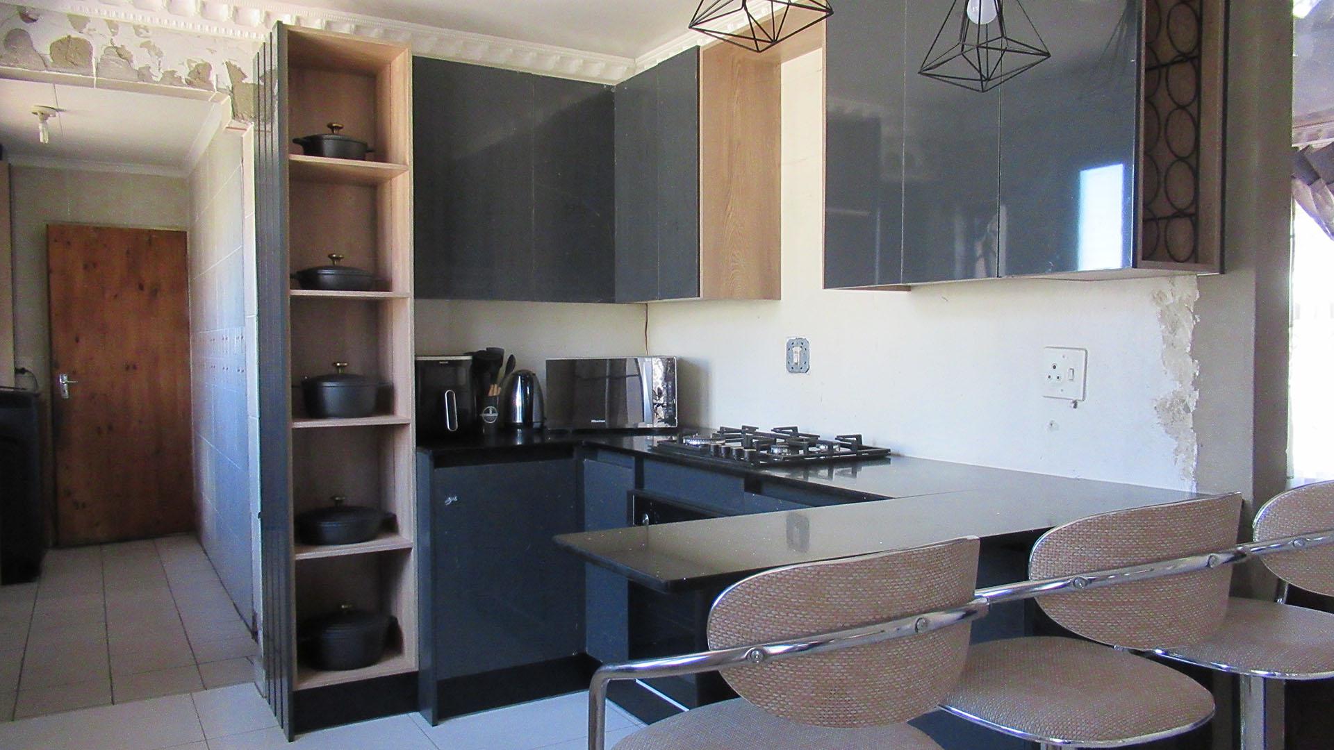 Kitchen - 15 square meters of property in Duduza