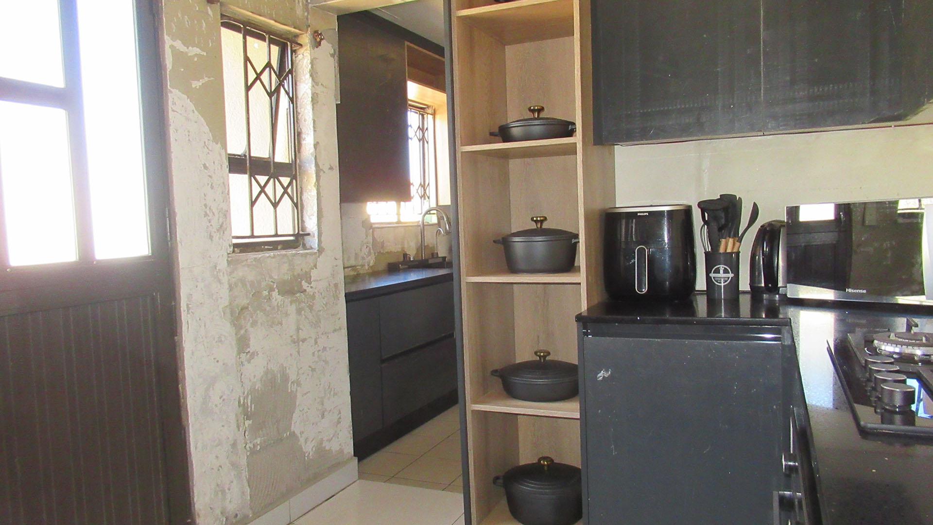 Kitchen - 15 square meters of property in Duduza