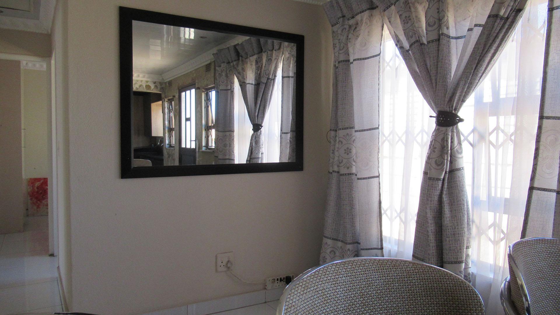 Dining Room - 7 square meters of property in Duduza