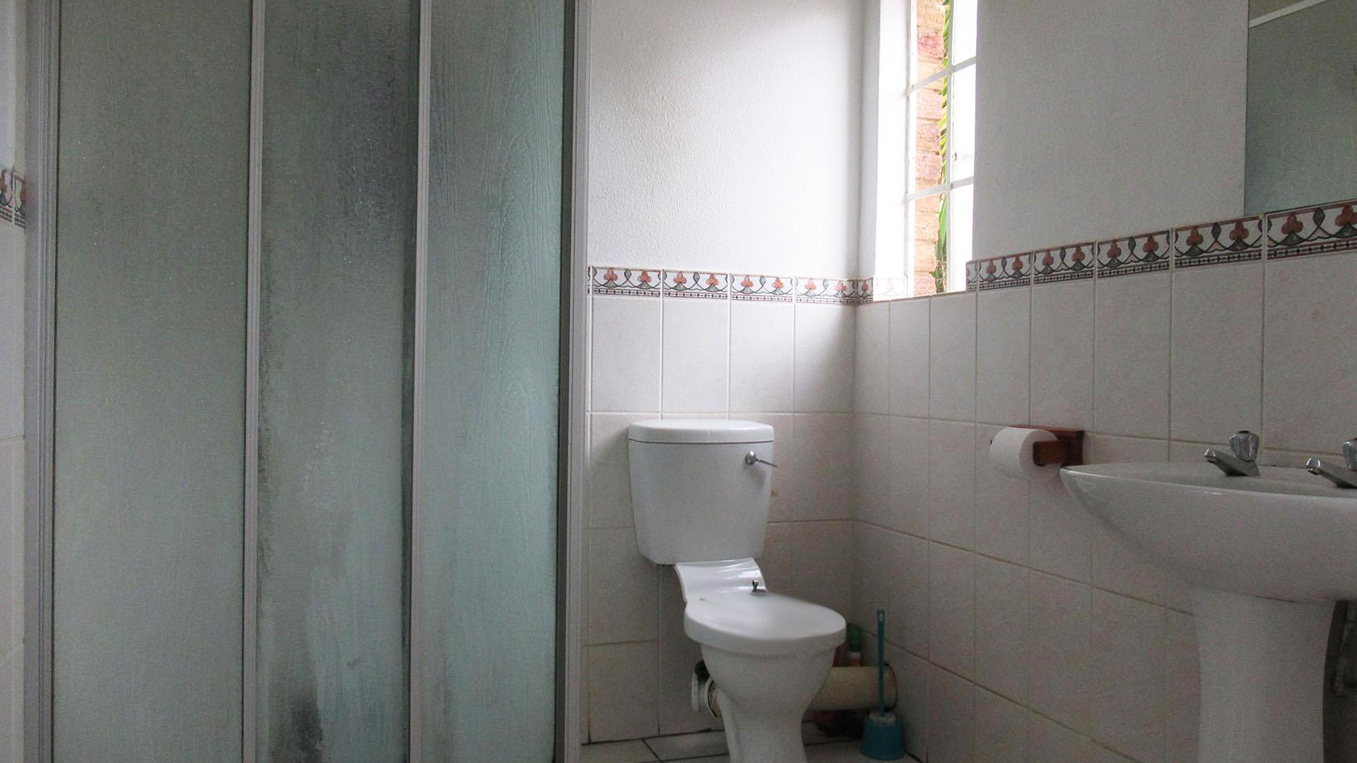 Main Bathroom of property in Wilgeheuwel 