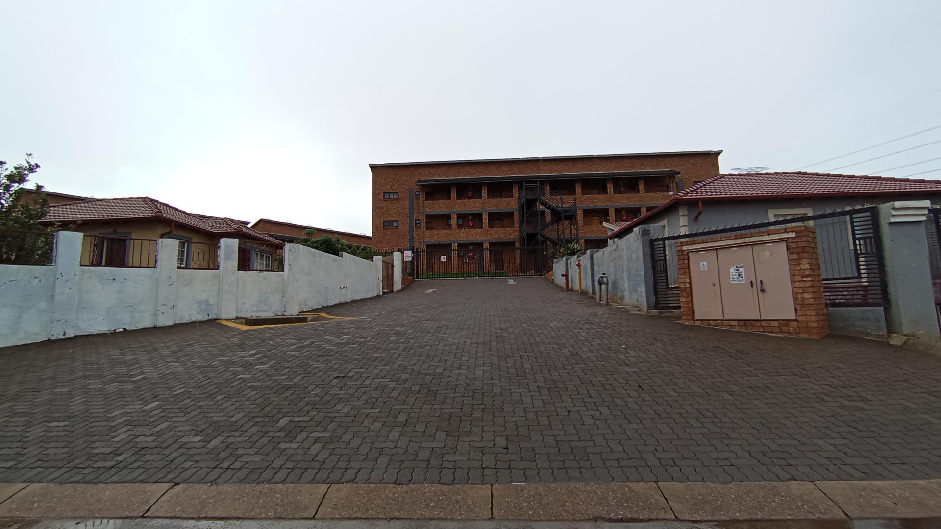 Front View of property in Elandspoort