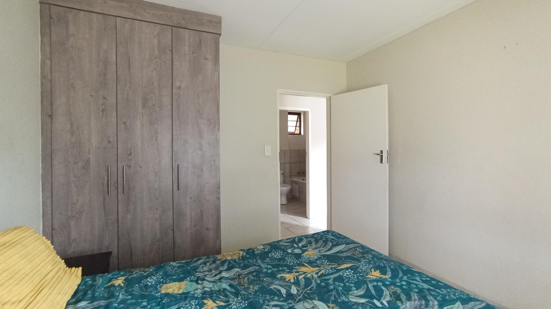 Bed Room 1 - 13 square meters of property in Elandspoort