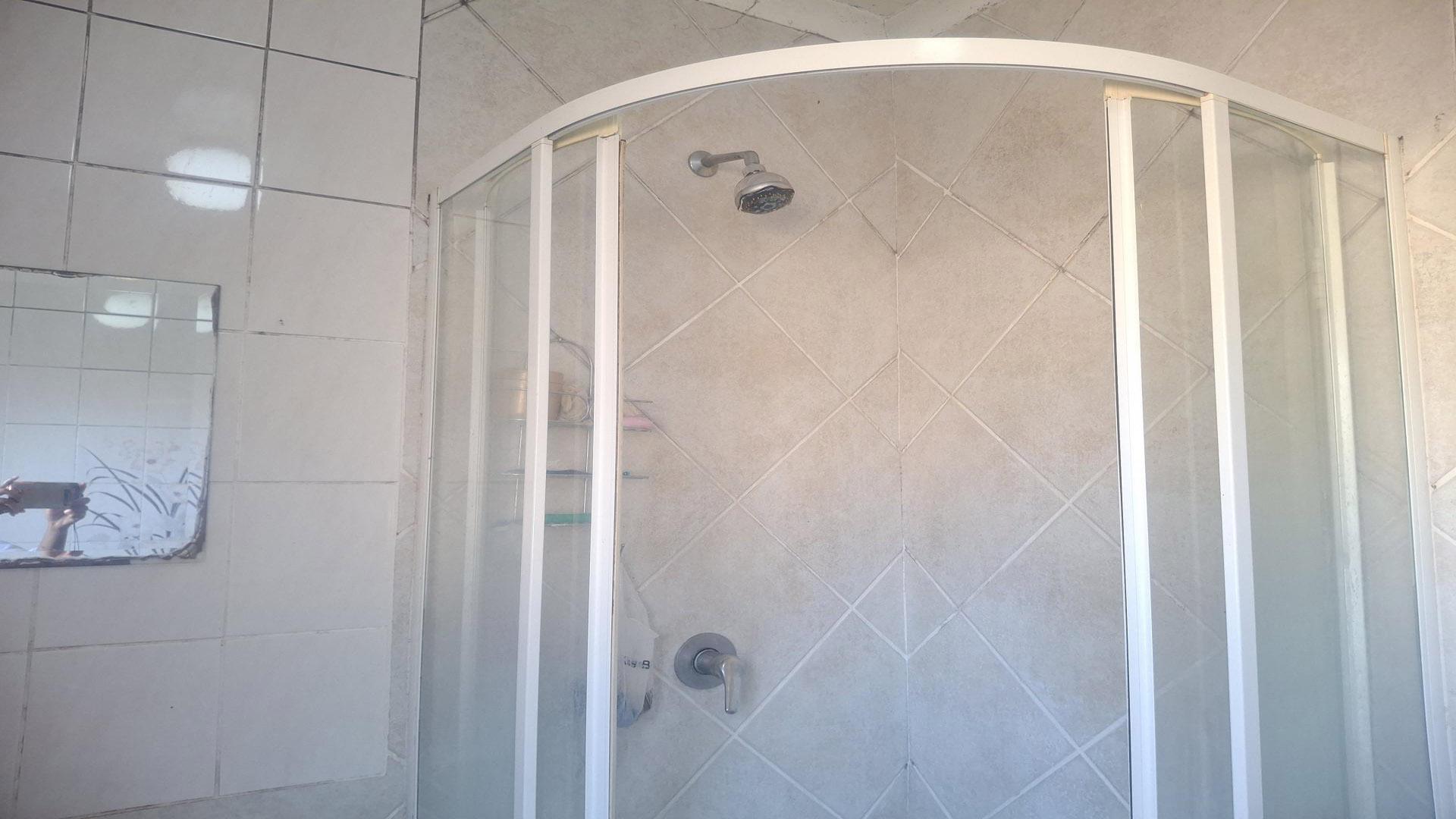 Bathroom 1 of property in Witpoortjie