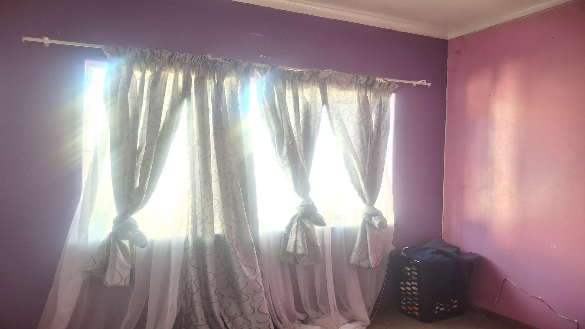 Bed Room 2 of property in Witpoortjie