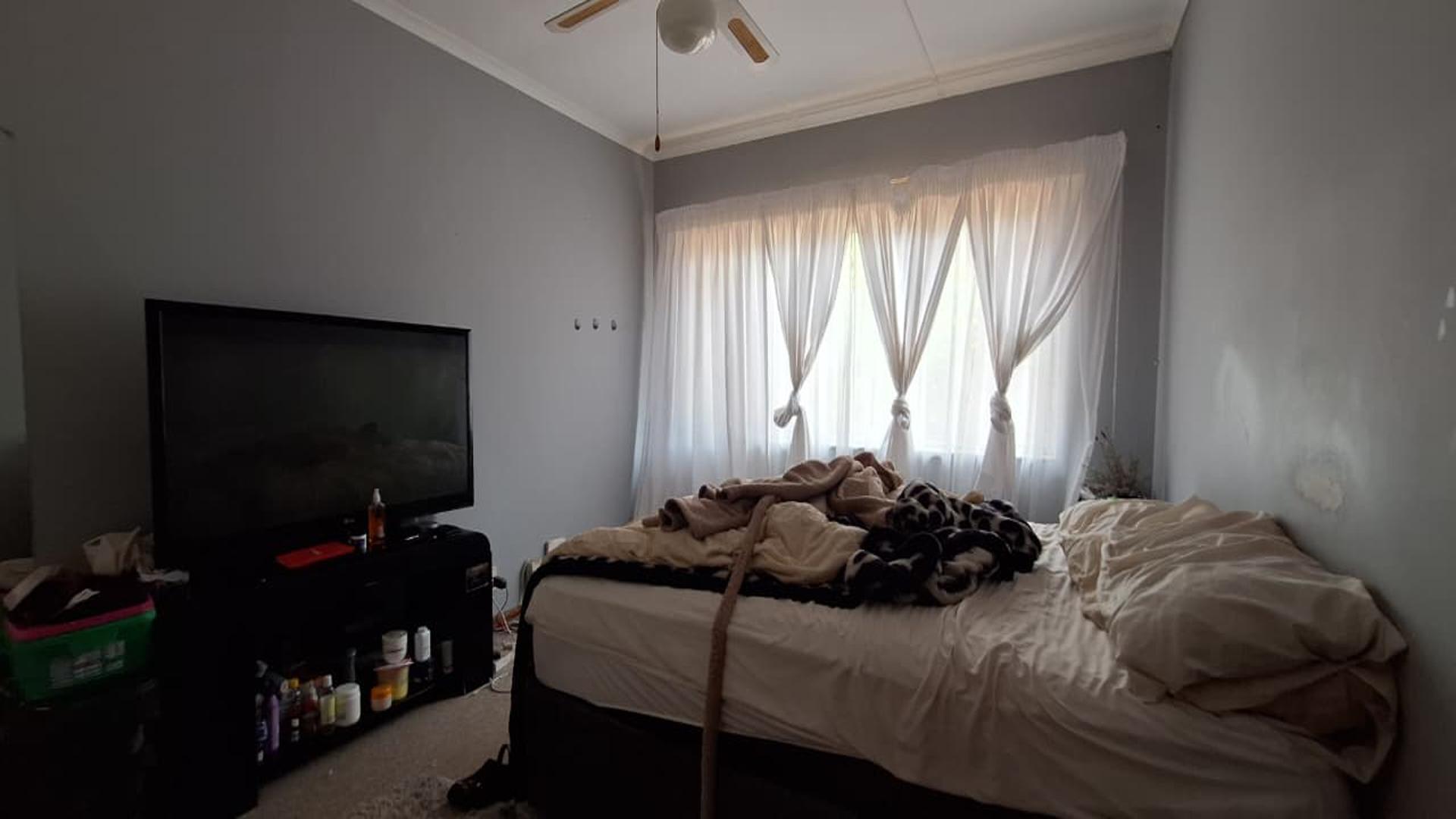 Main Bedroom - 16 square meters of property in Witpoortjie