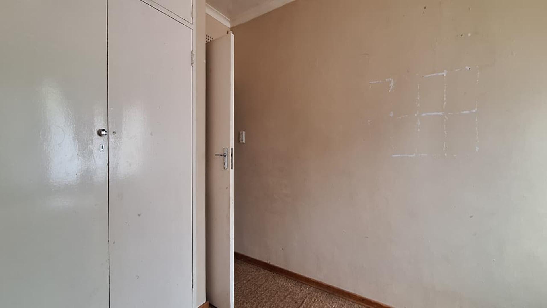 Bed Room 1 - 14 square meters of property in Witpoortjie