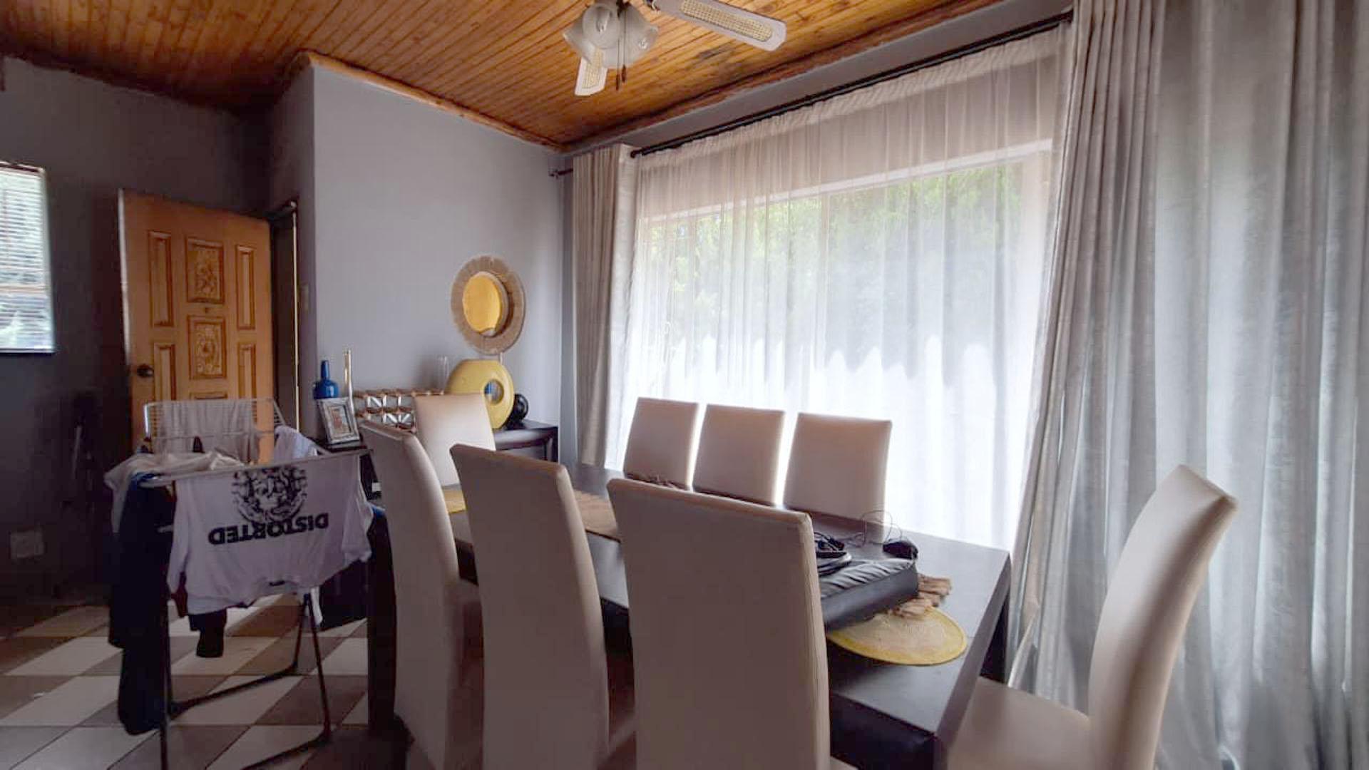 Dining Room - 17 square meters of property in Witpoortjie