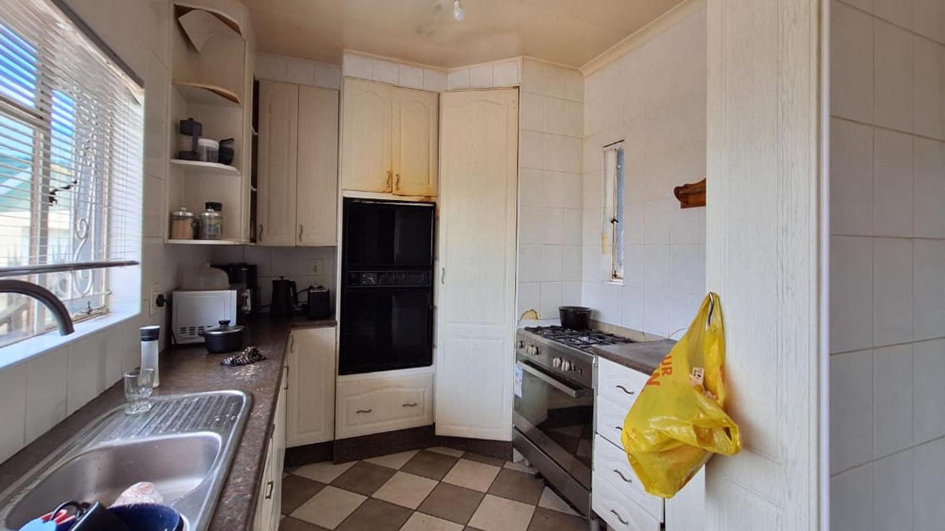 Kitchen - 18 square meters of property in Witpoortjie