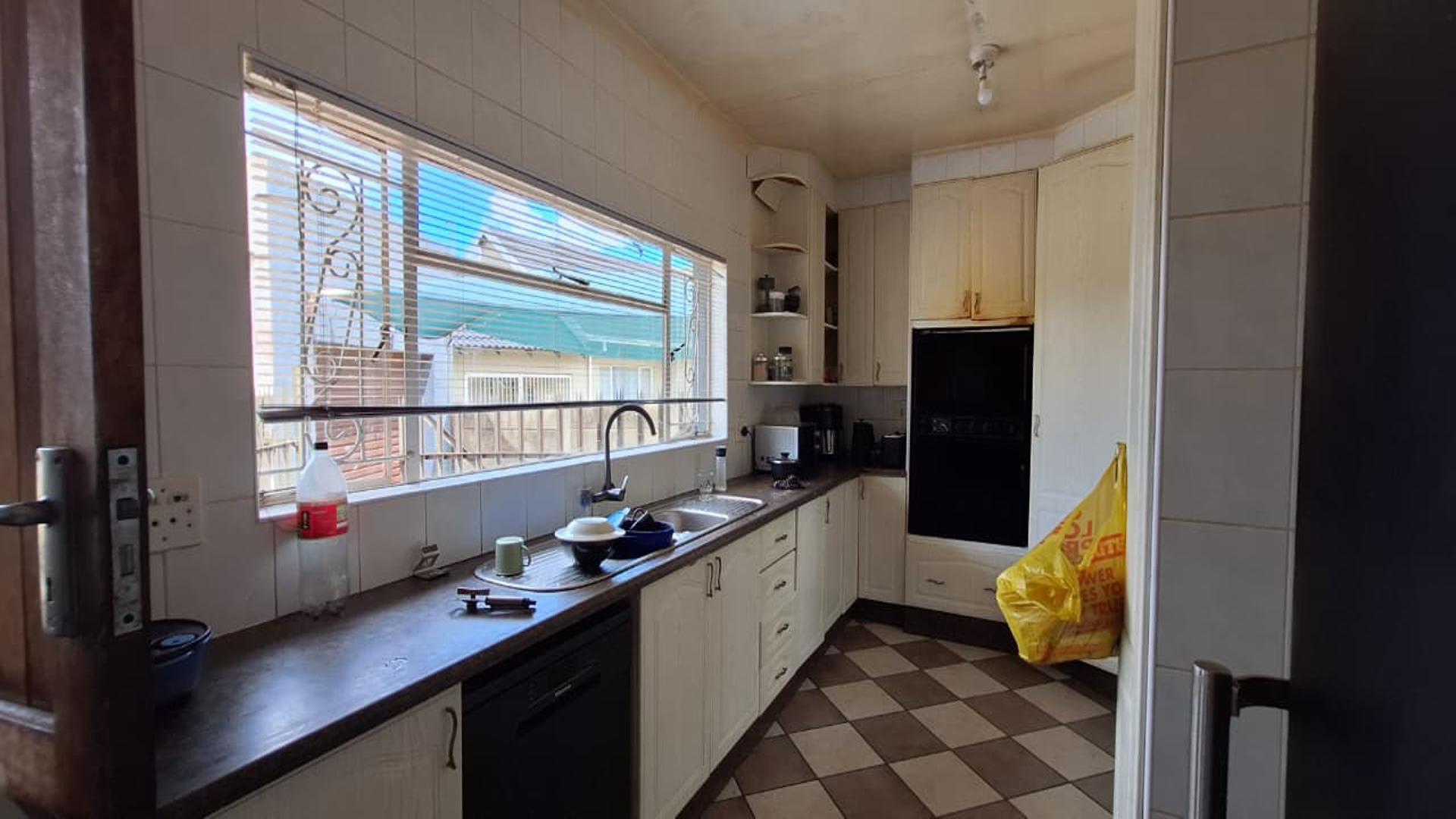 Kitchen - 18 square meters of property in Witpoortjie