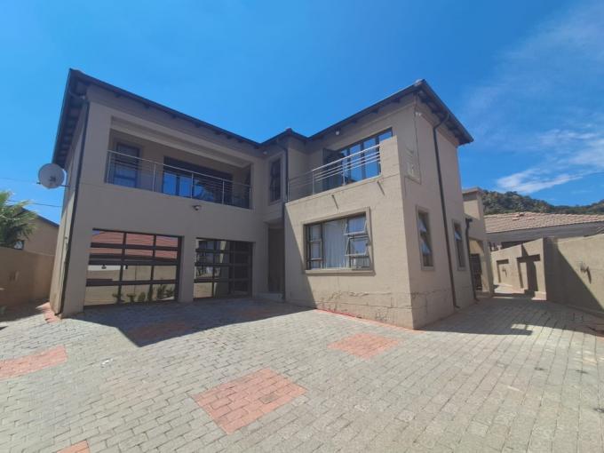 House for Sale For Sale in Meredale - MR706260