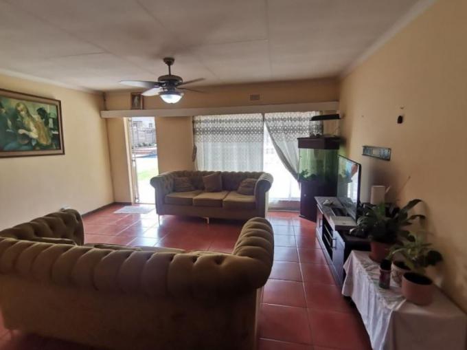 4 Bedroom House for Sale For Sale in Brackendowns - MR706270