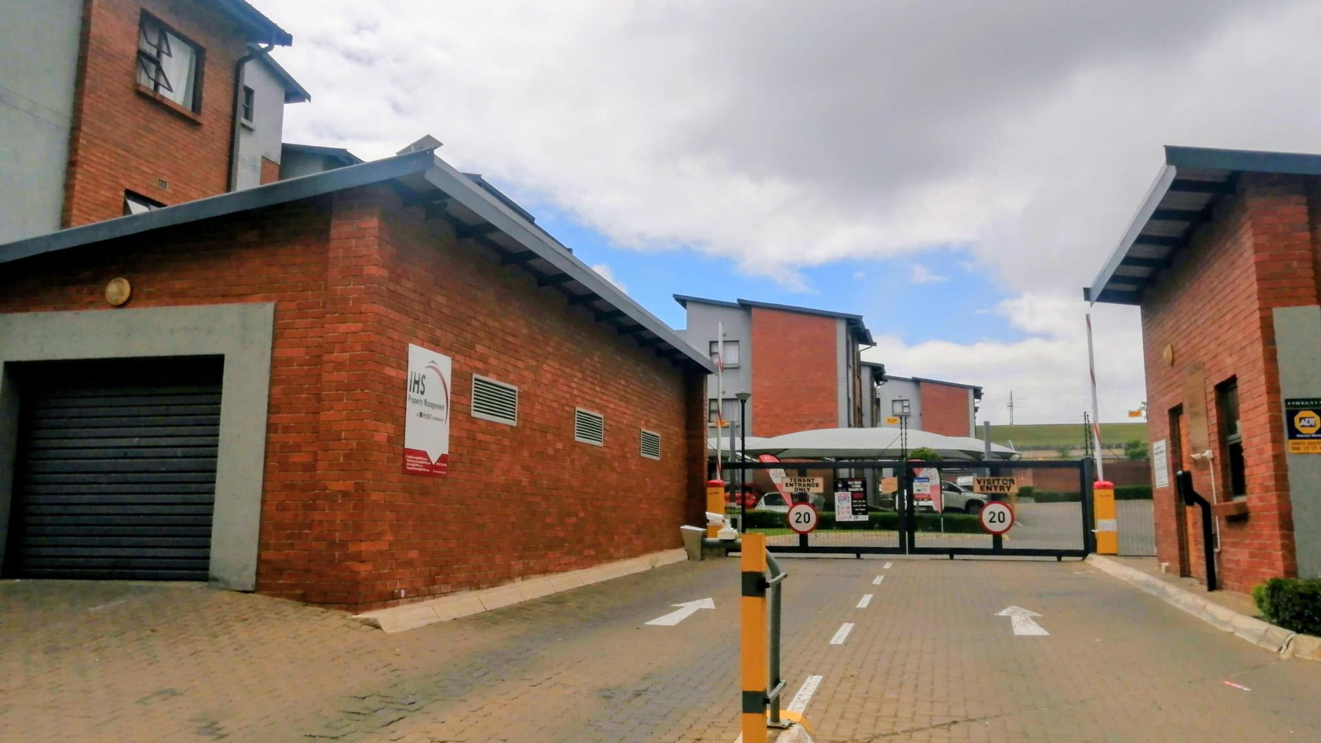 Front View of property in Grand Central