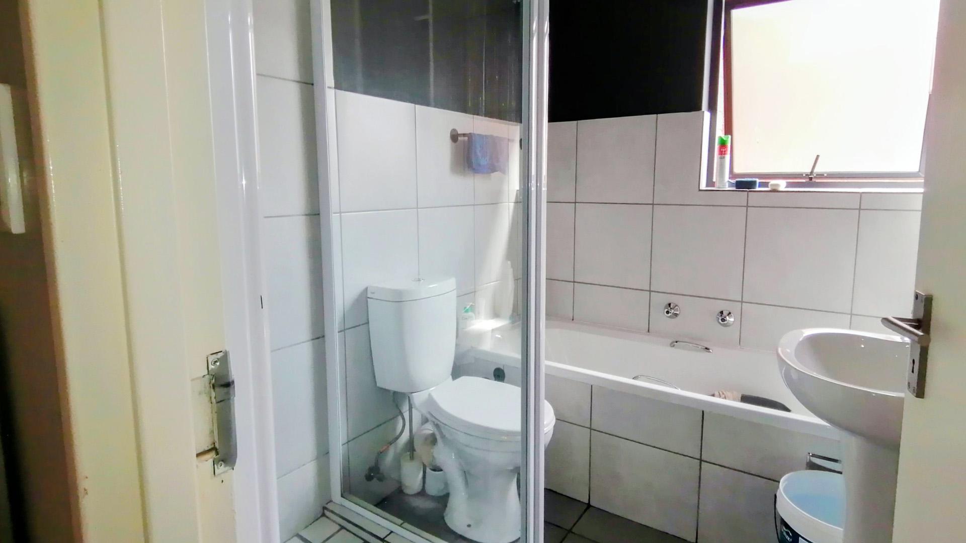 Bathroom 1 of property in Grand Central