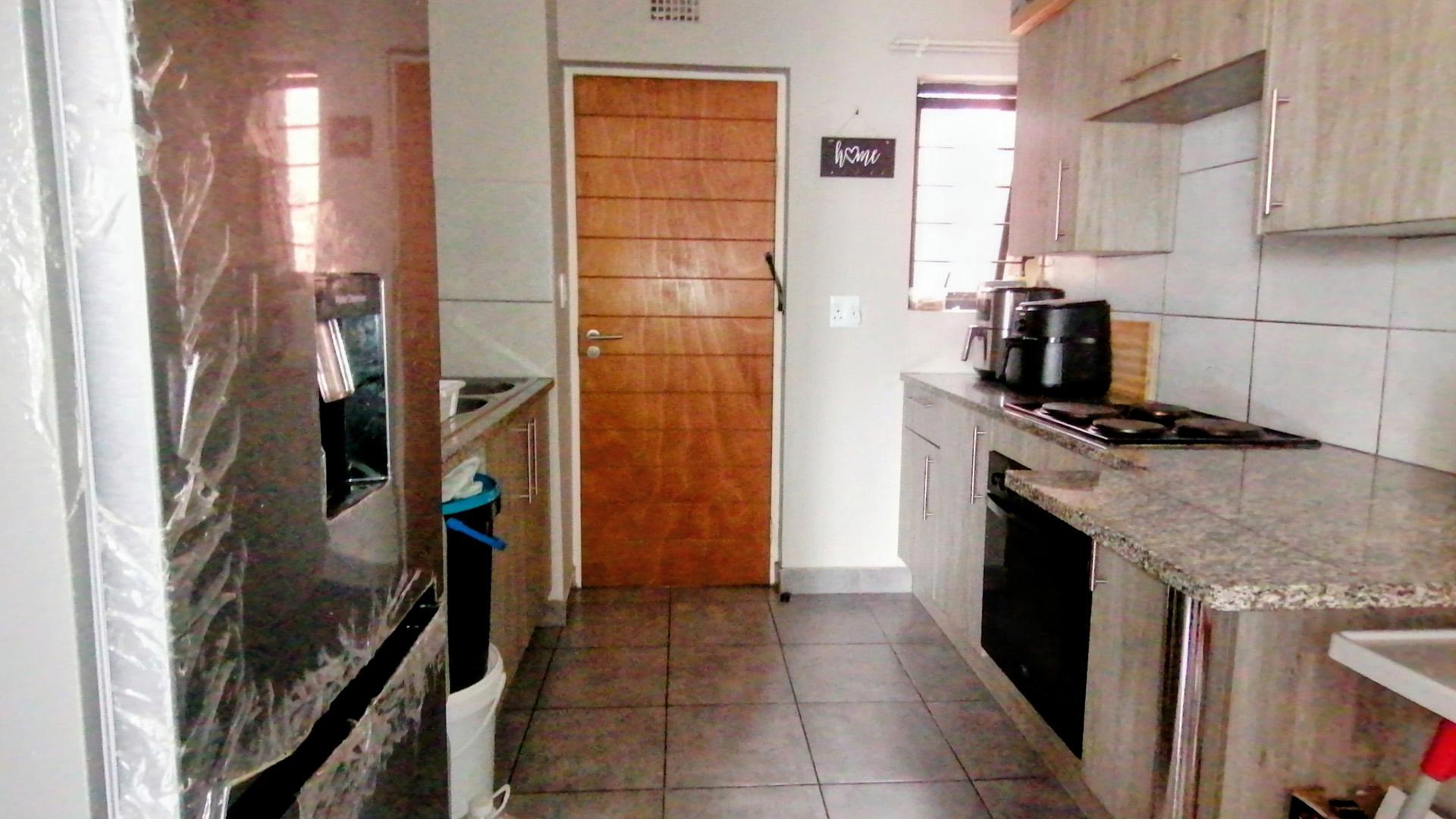 Kitchen of property in Grand Central