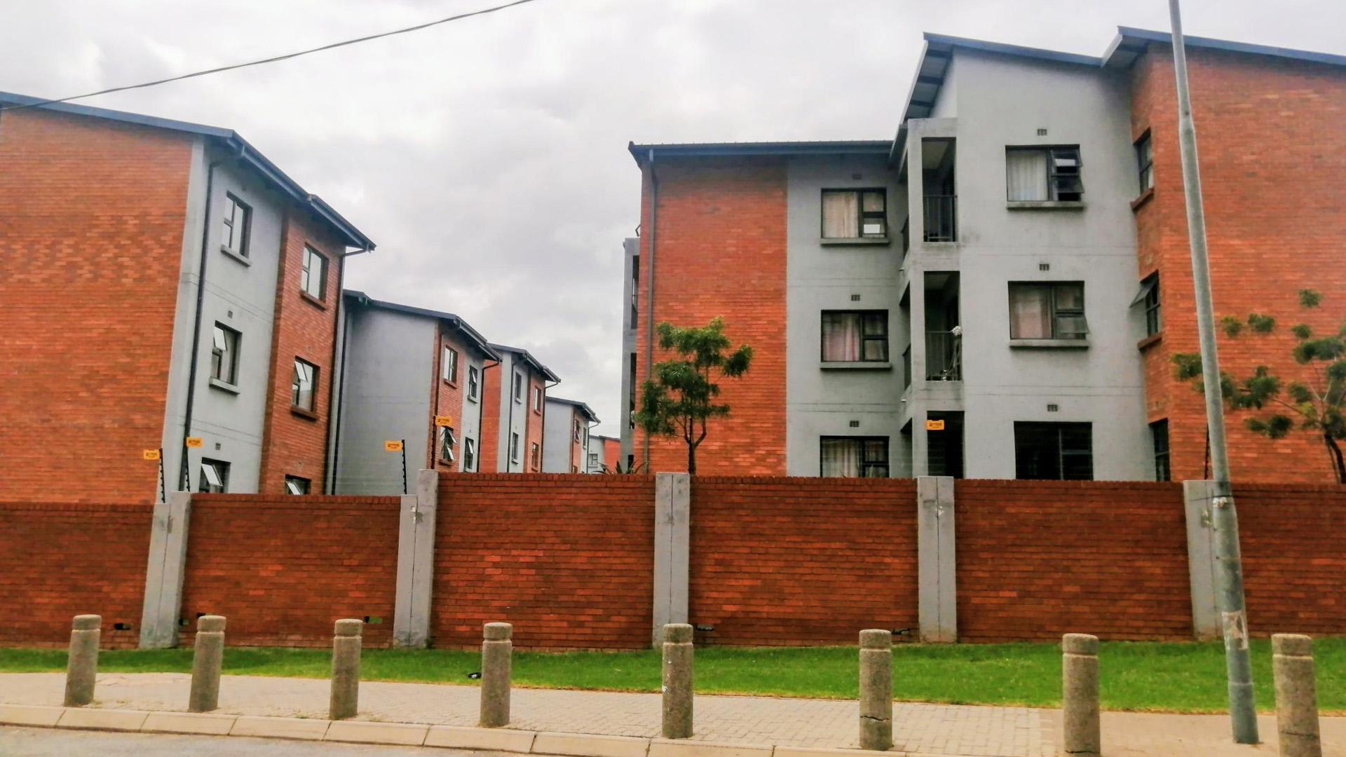 Front View of property in Grand Central