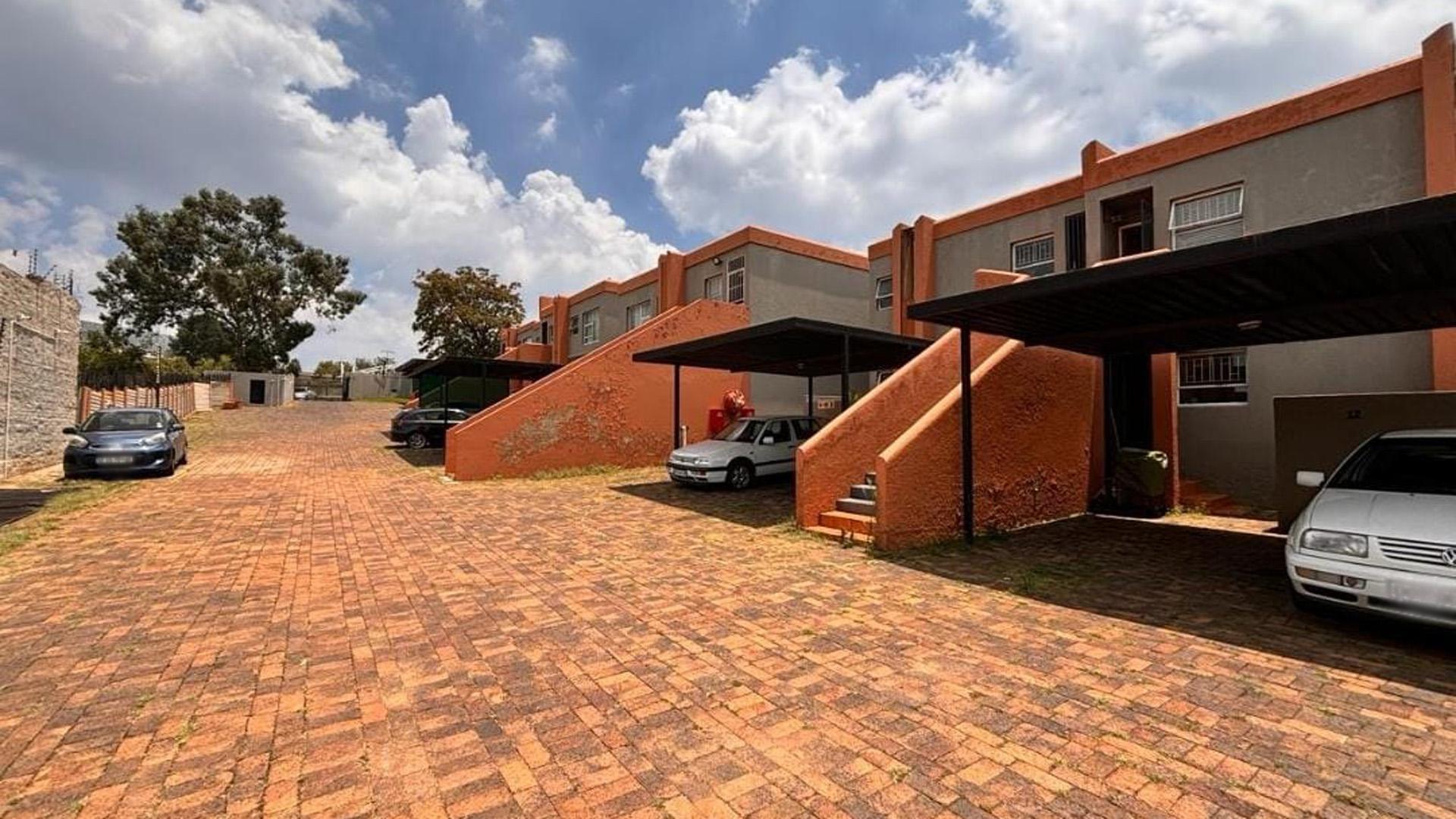 Front View of property in Maraisburg