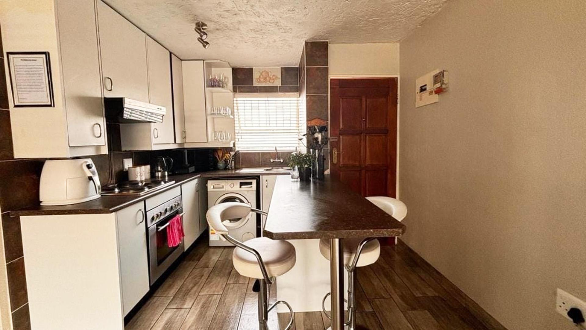 Kitchen - 8 square meters of property in Maraisburg