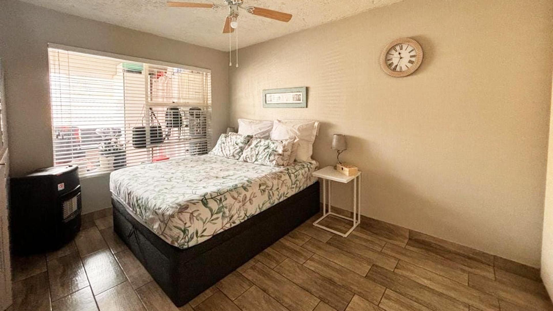 Main Bedroom of property in Maraisburg