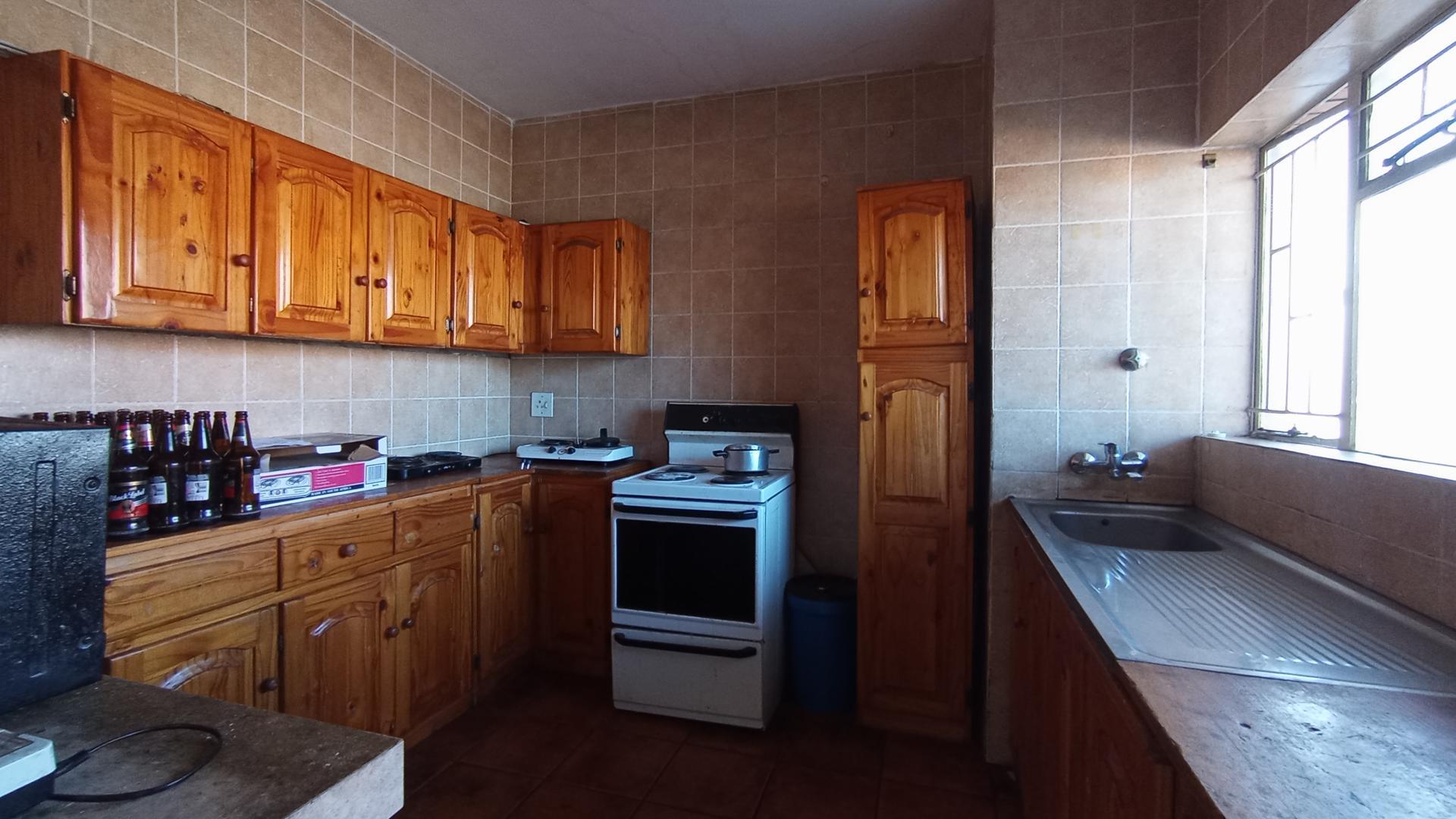 Kitchen - 8 square meters of property in Gezina