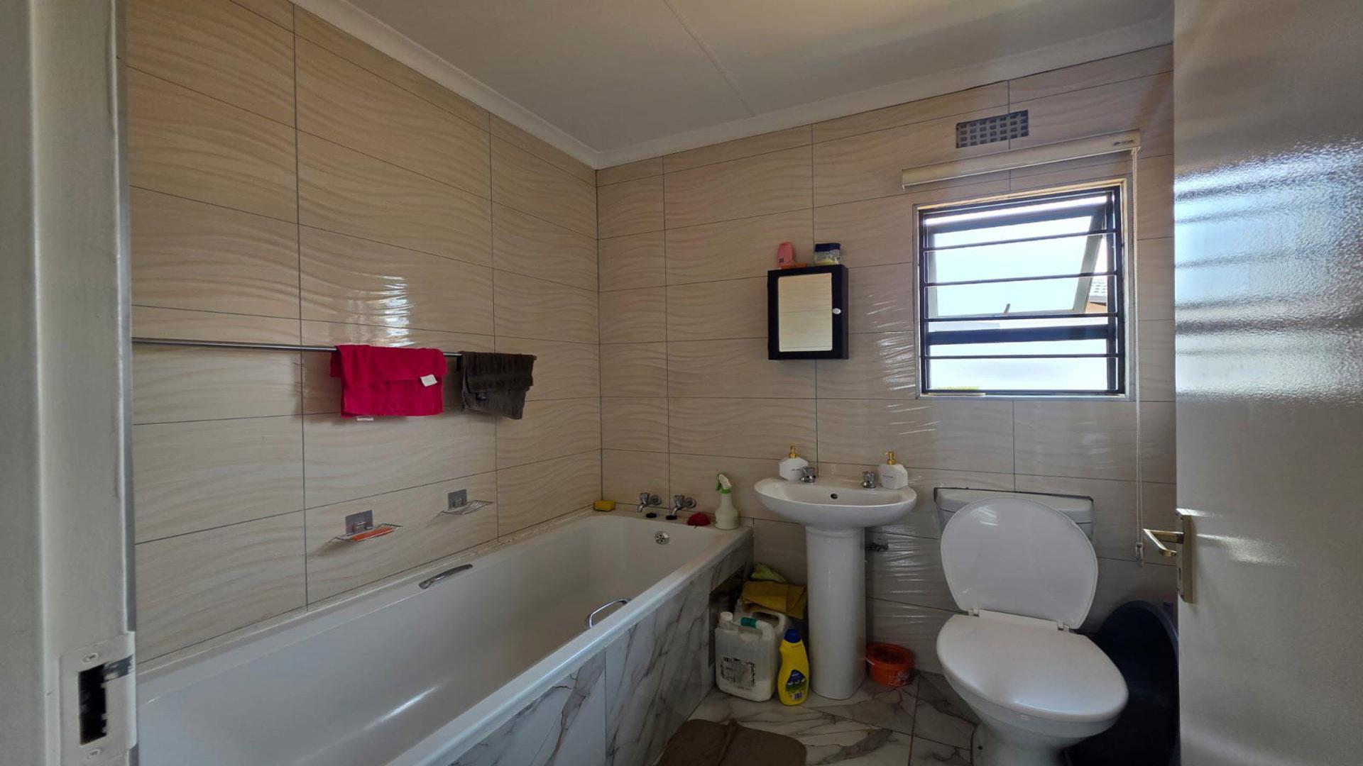 Bathroom 1 of property in New Modder