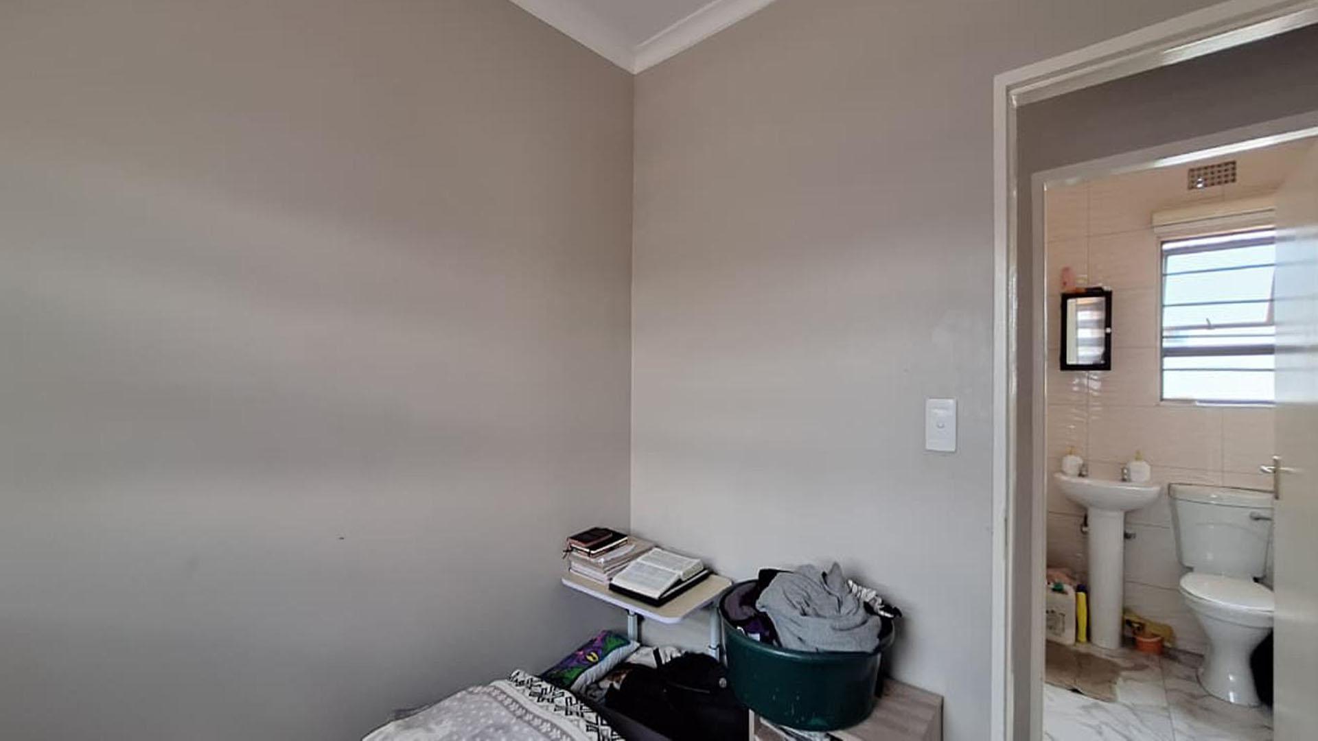 Bathroom 1 - 14 square meters of property in New Modder