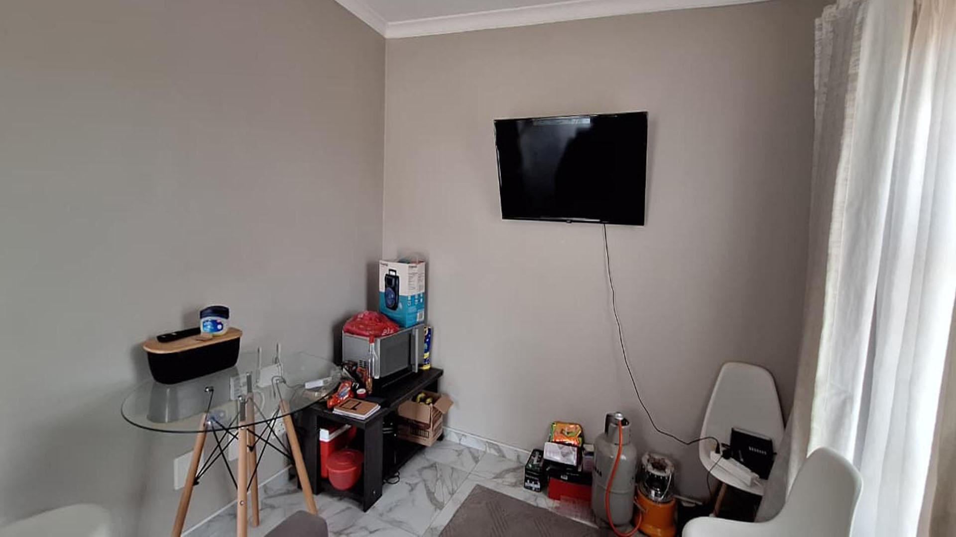 Lounges - 30 square meters of property in New Modder