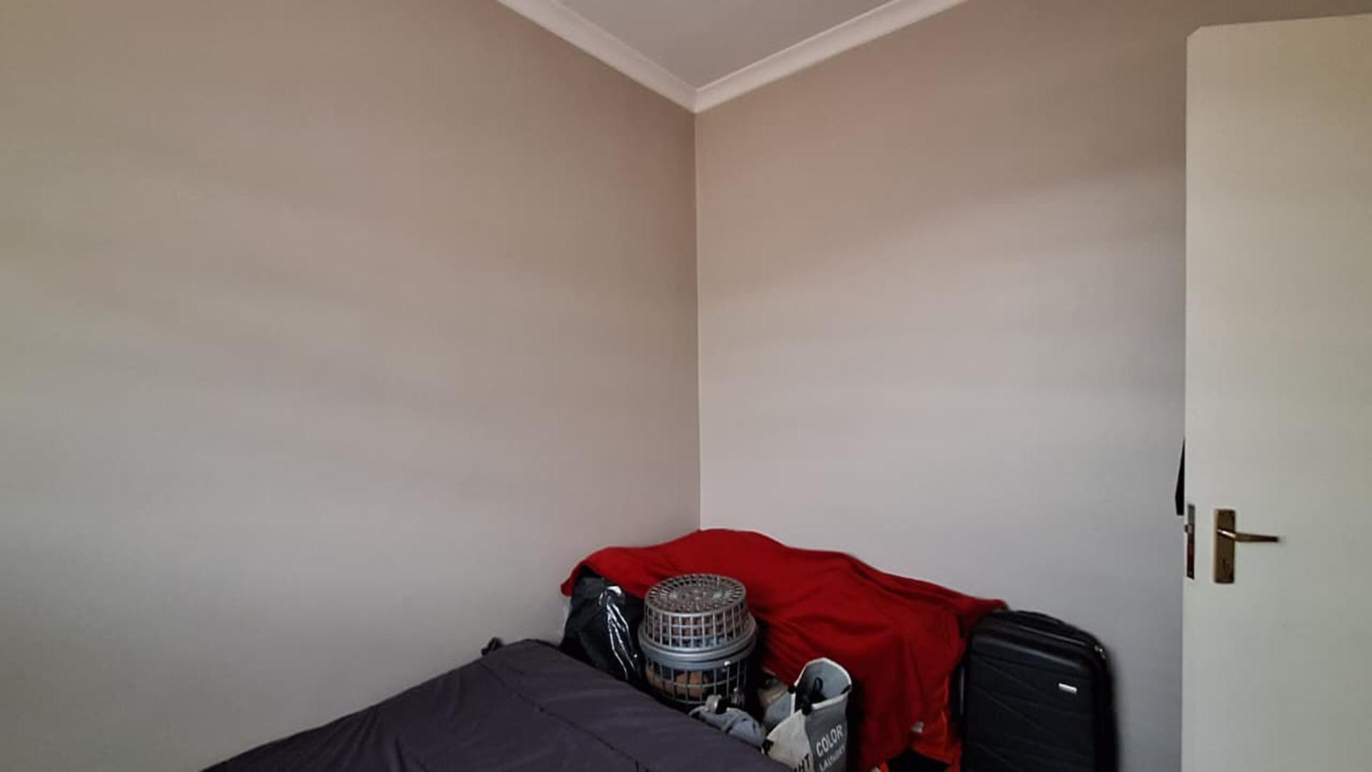 Bed Room 1 - 33 square meters of property in New Modder