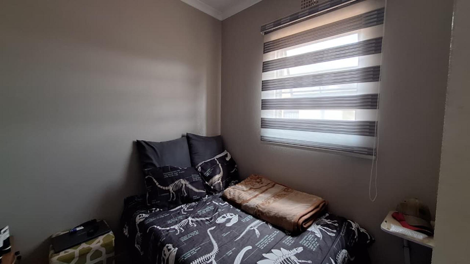 Bed Room 2 - 29 square meters of property in New Modder