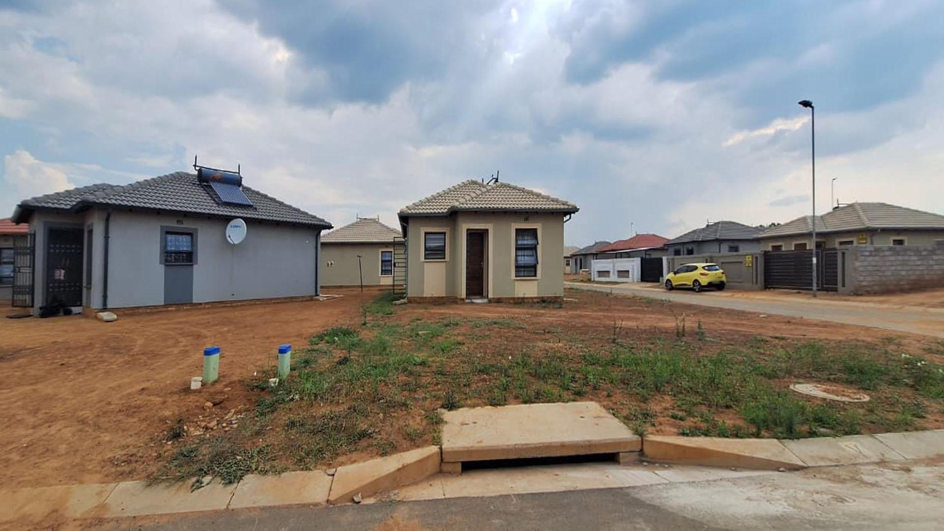 Front View of property in New Modder