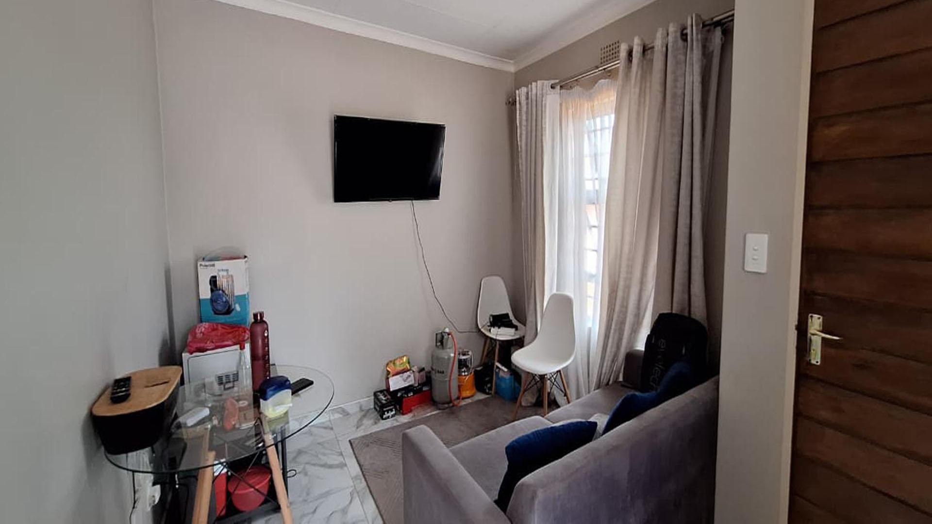 Lounges - 30 square meters of property in New Modder