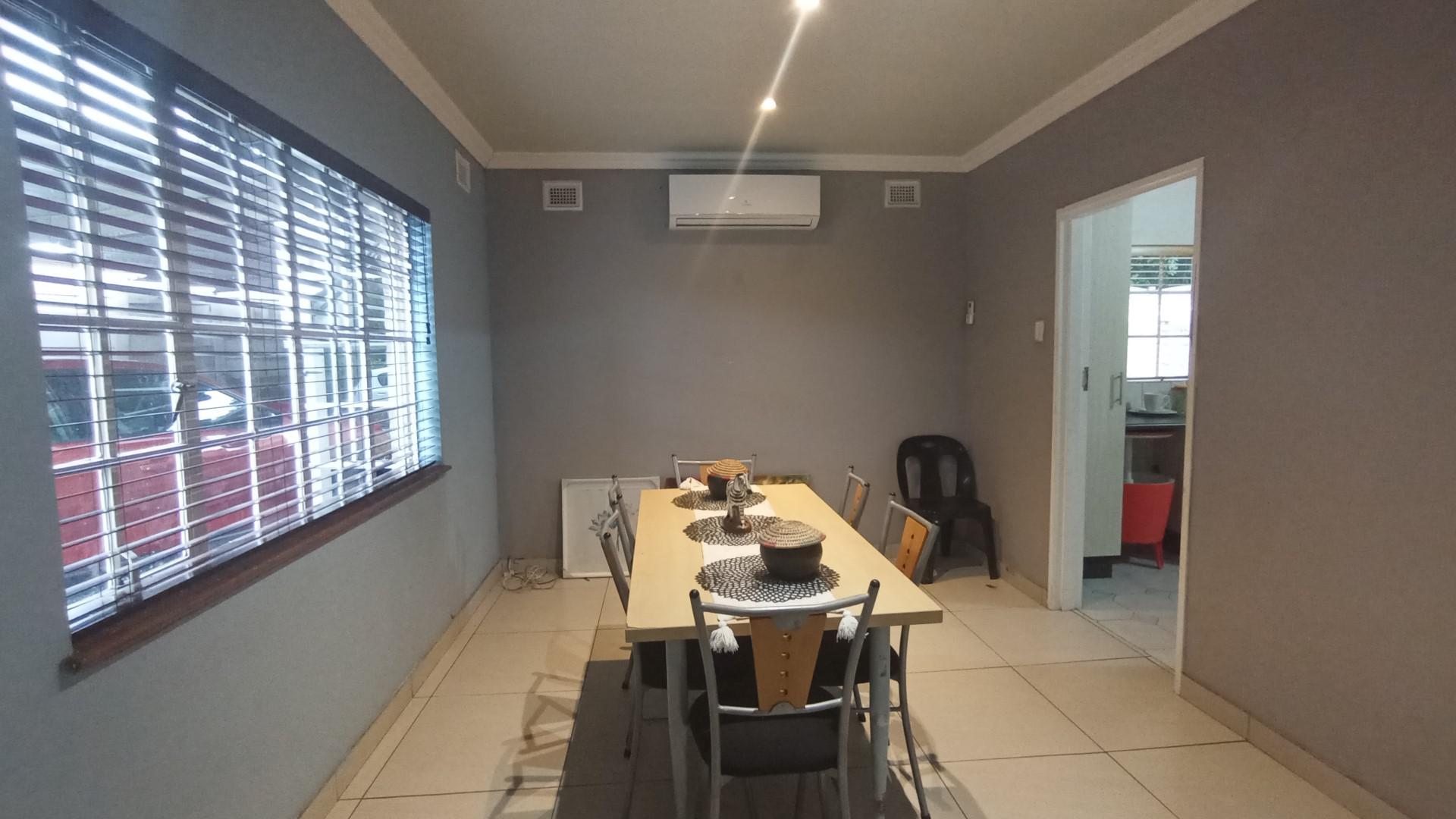Dining Room - 16 square meters of property in Pinetown 