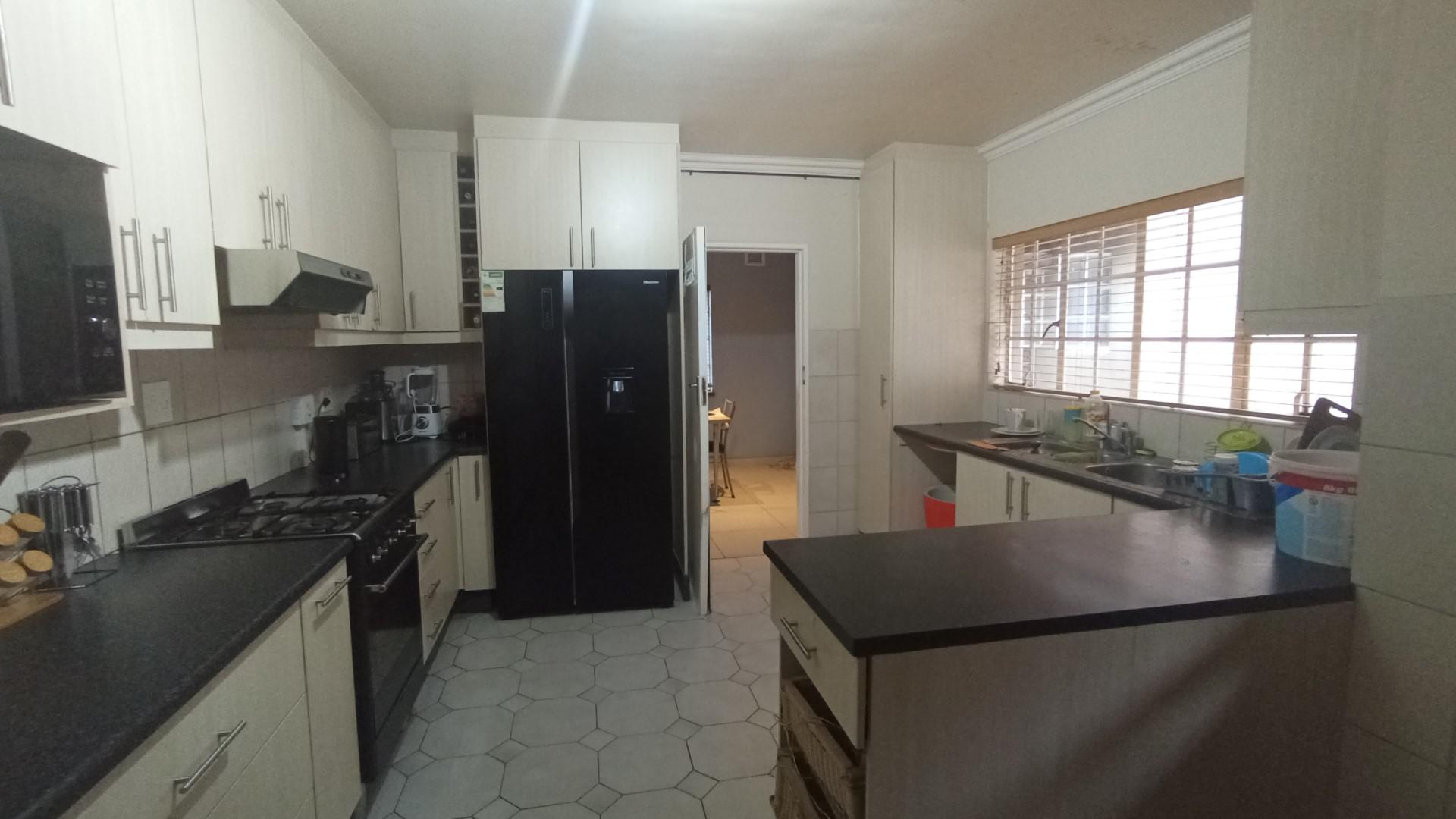 Kitchen - 26 square meters of property in Pinetown 